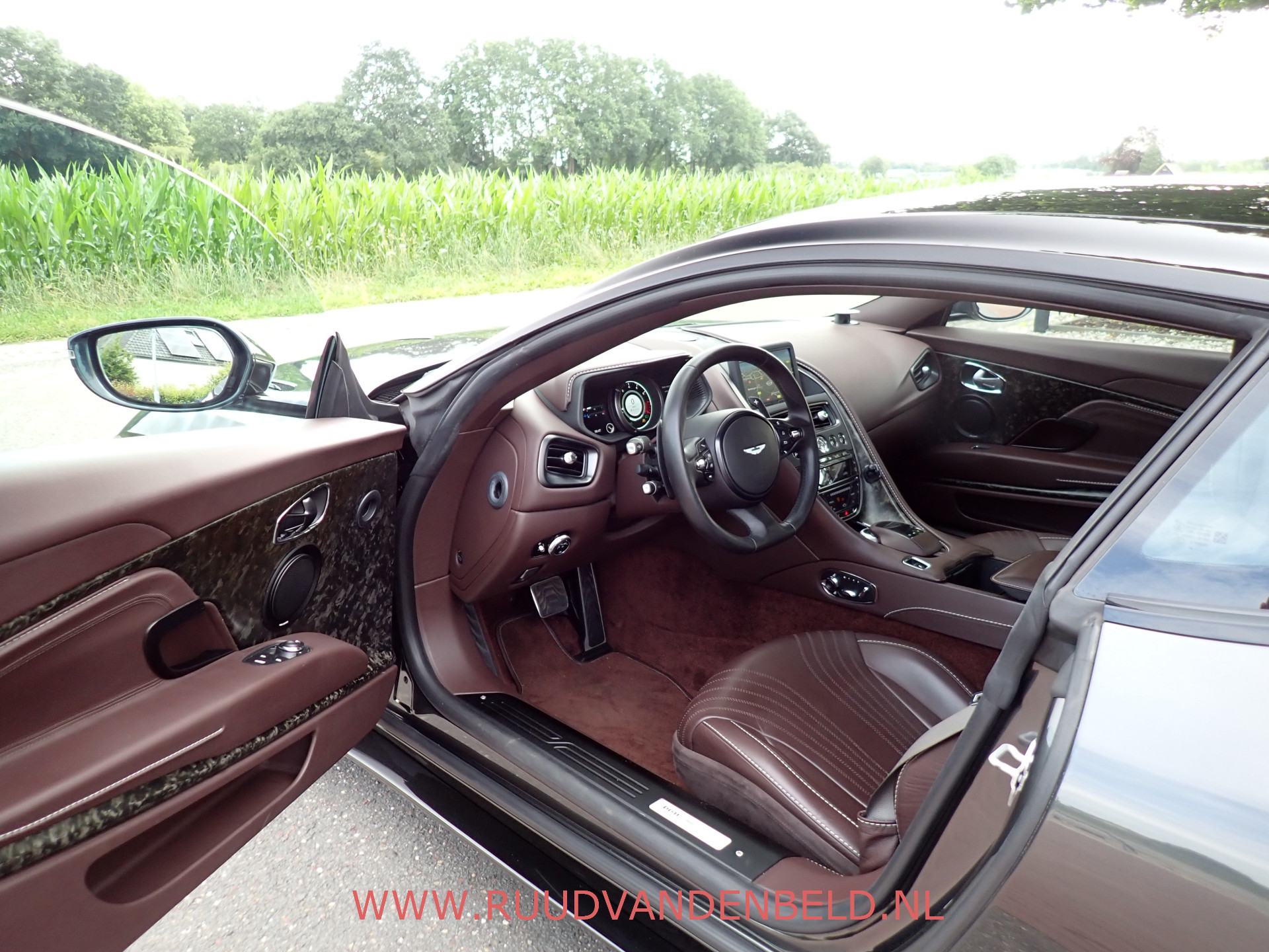 Foto van Aston Martin Db11