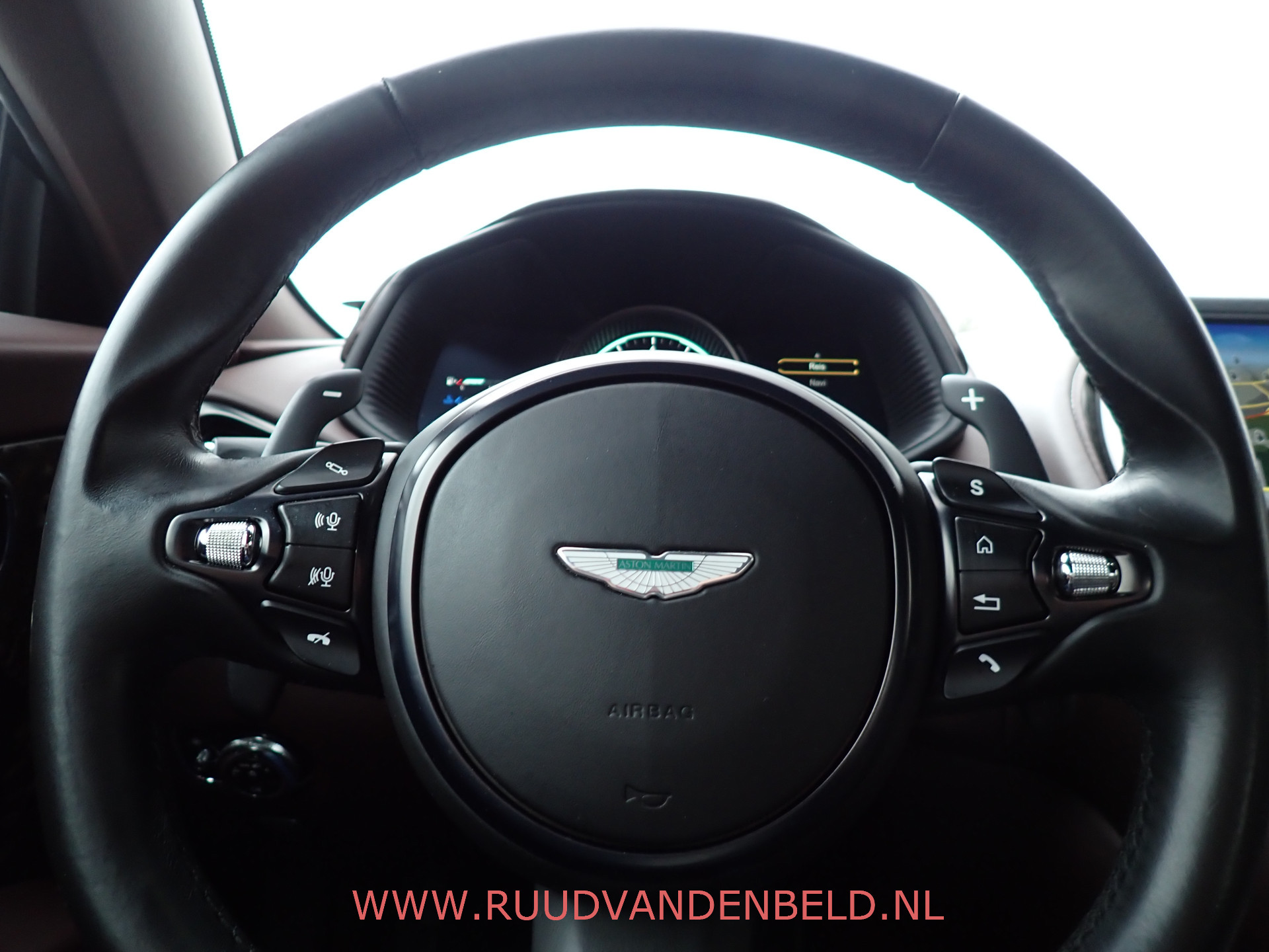 Foto van Aston Martin Db11