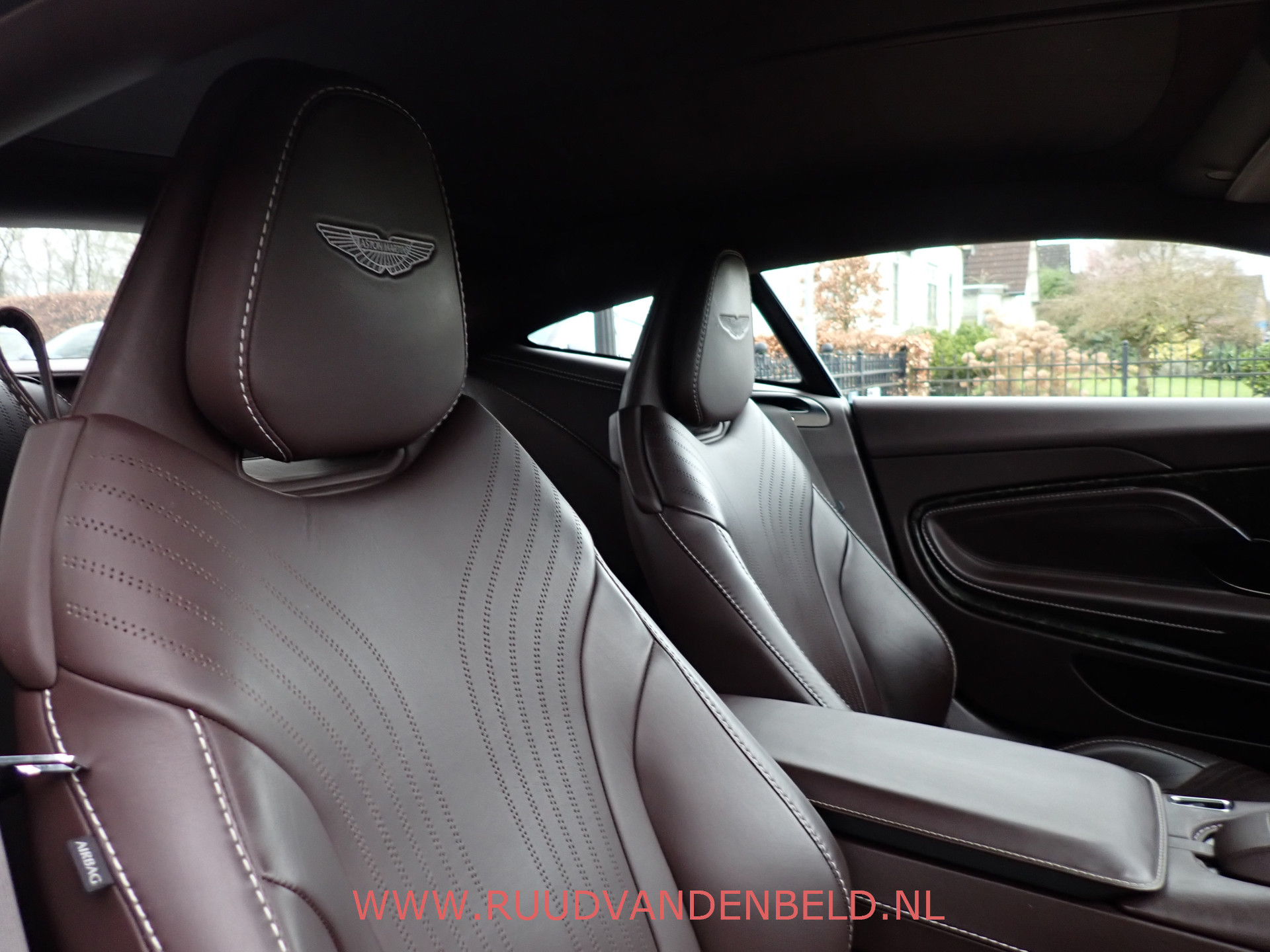 Foto van Aston Martin Db11