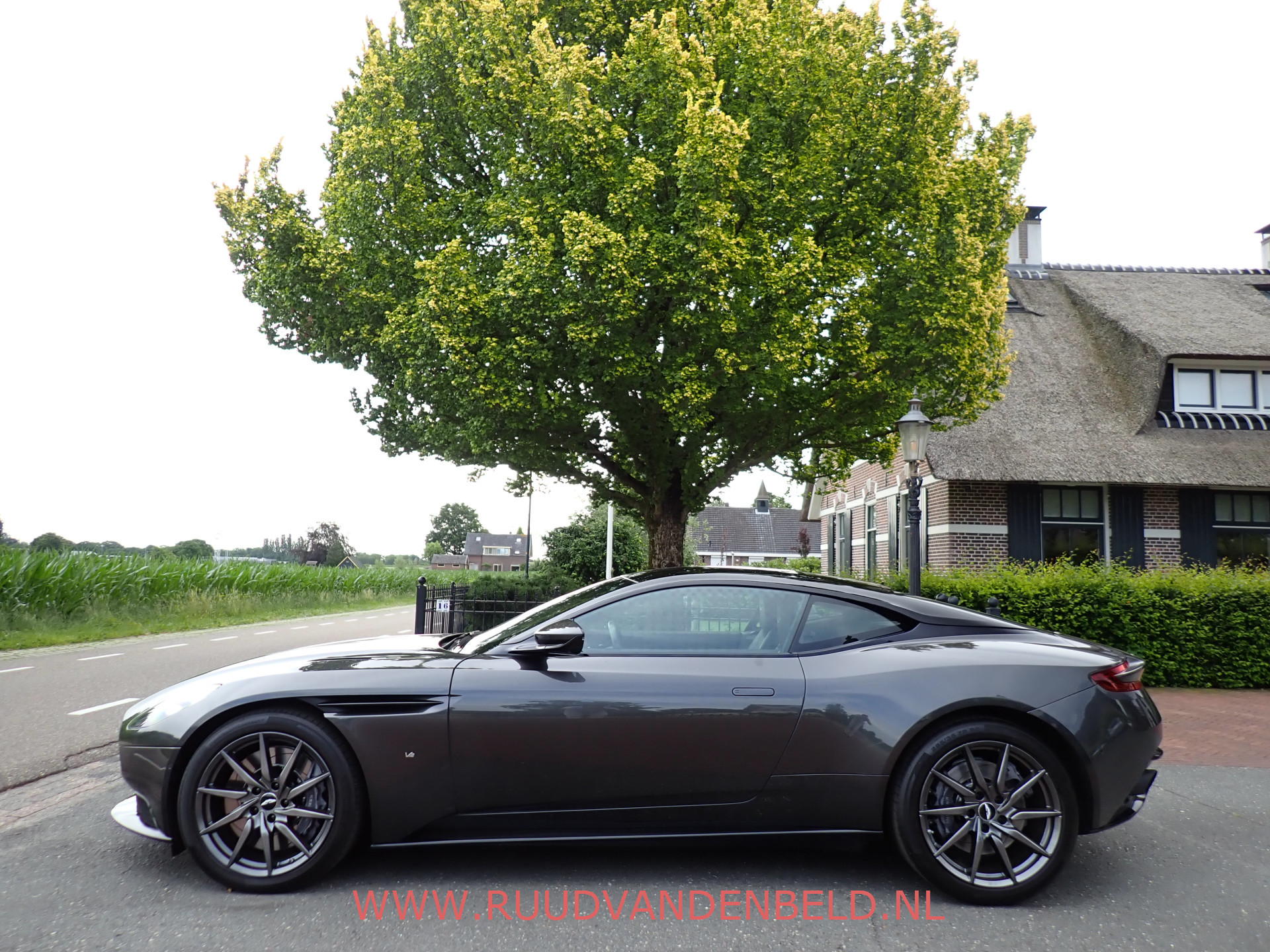 Foto van Aston Martin Db11