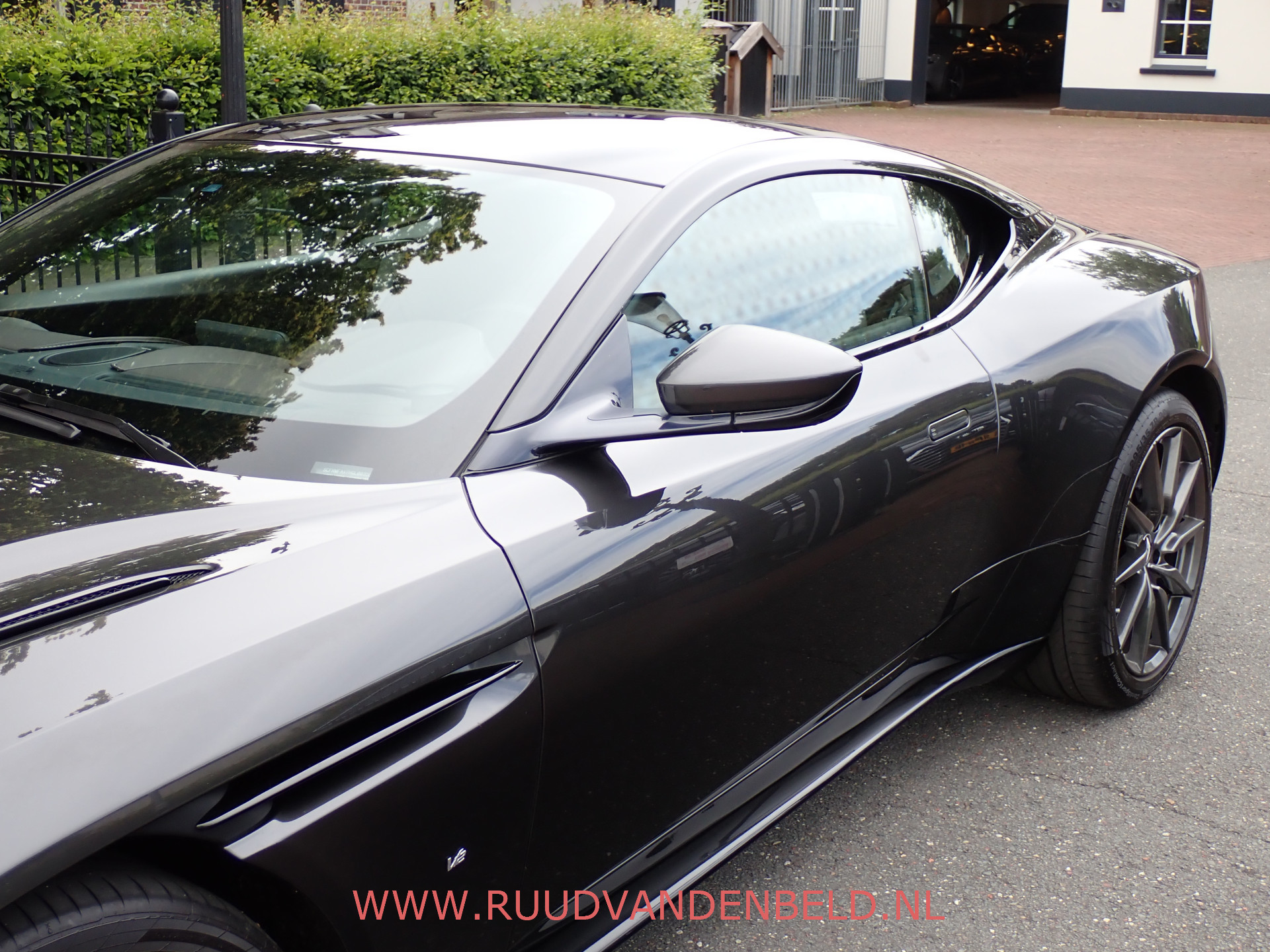 Foto van Aston Martin Db11
