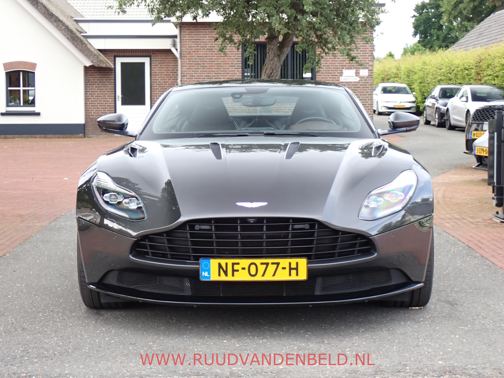 Foto van Aston Martin Db11