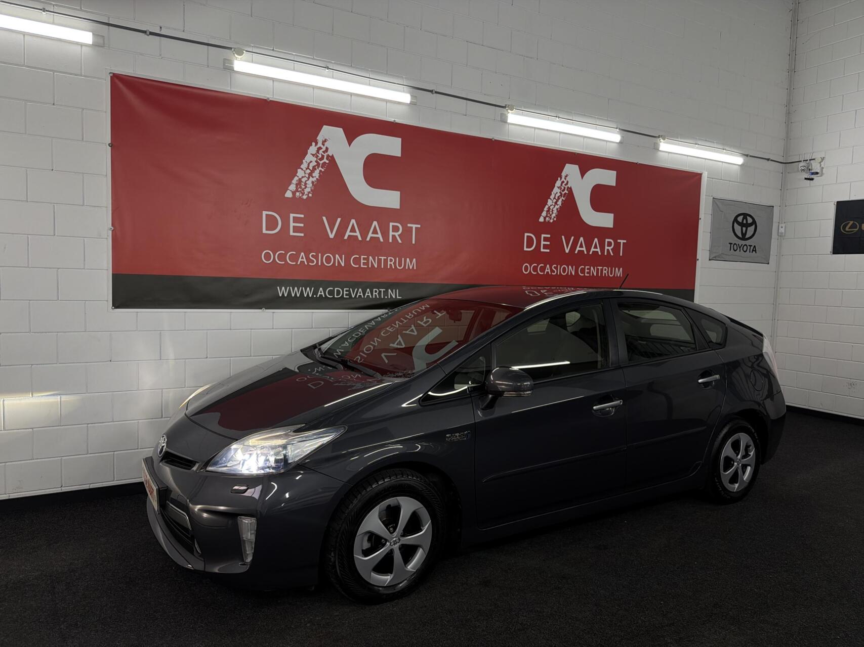 Toyota Toyota Prius Plug-in Hybrid 1.8 Plug-in Dynamic Business - NAVI/LED/CAM/NAP 2013 - voorkant