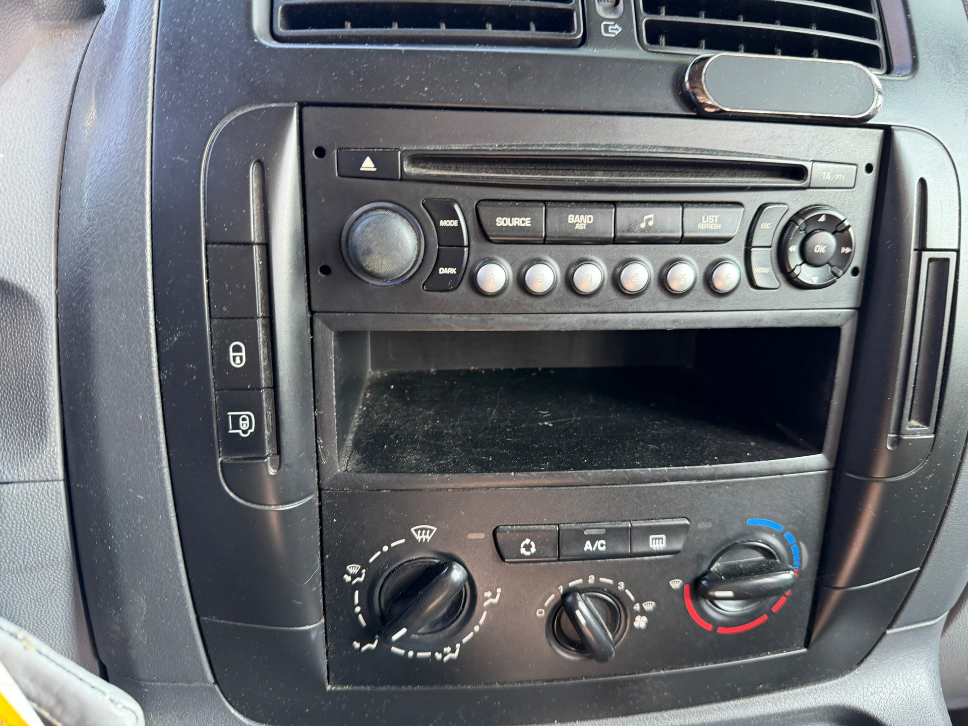 Foto van Peugeot Expert 229 L2h2 2.0hdi 16v-120