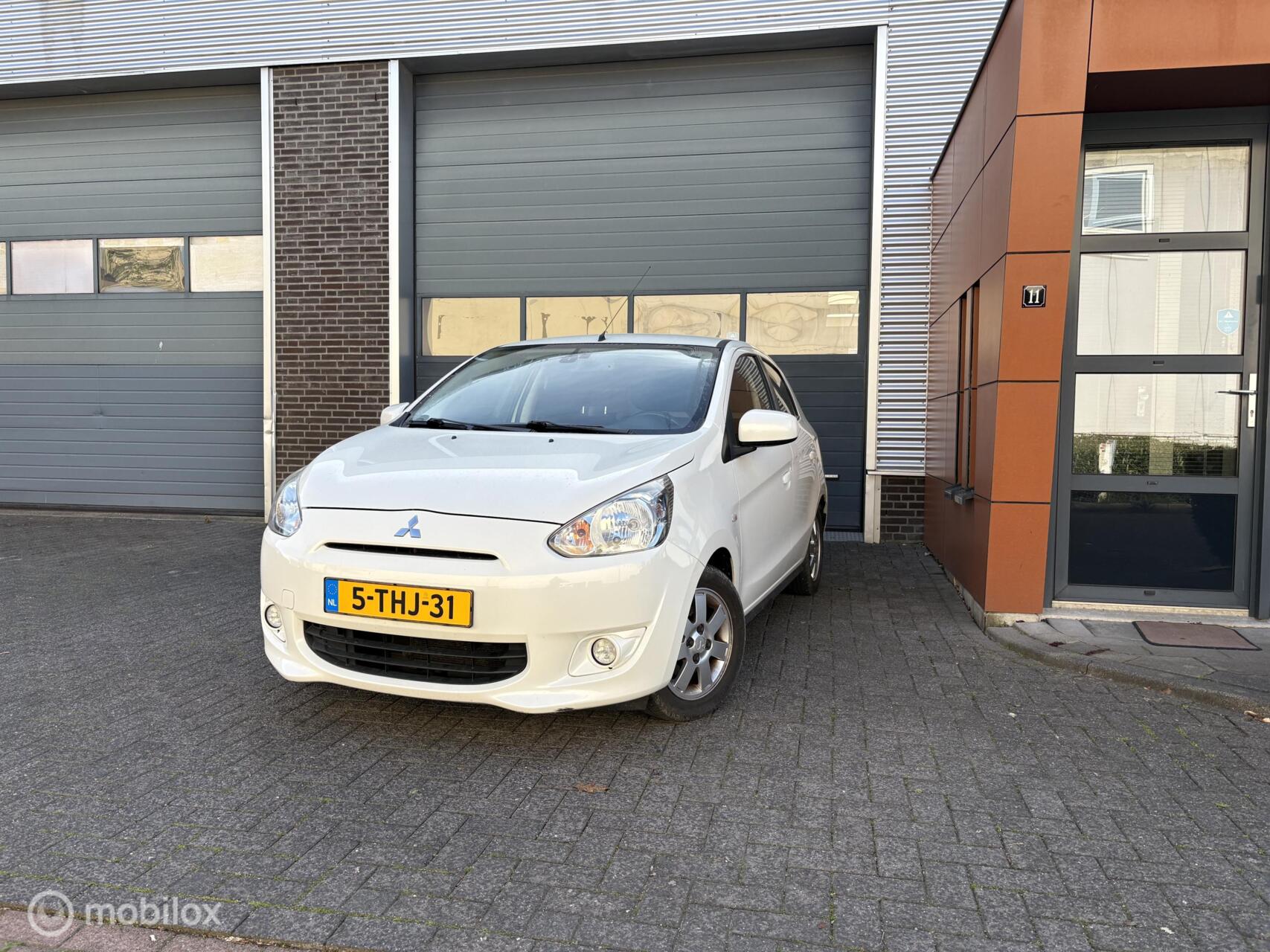 Mitsubishi Mitsubishi Space Star 1.2 Invite 2014 - voorkant