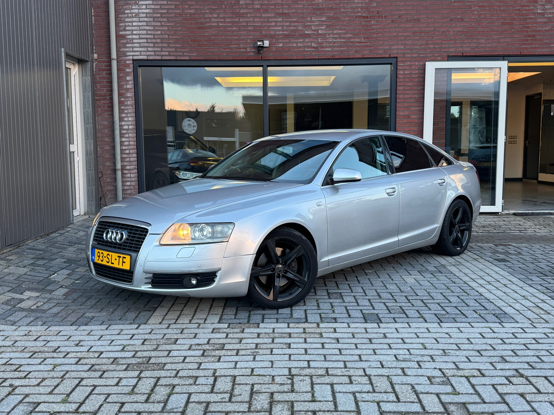 Audi Audi A6 3.2 FSi quattro edition | AUTM | NWE APK | Leer | Stoelverwarming | 2006 - voorkant