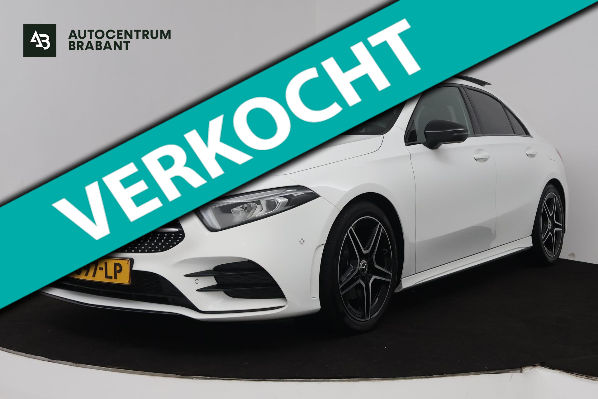 Mercedes-Benz A 180 180 Business Solution AMG (PANORAMADAK, STOELVERWARMING, ACHTERUITRIJCAMERA, PARKEERSENSOREN) 2019 - voorkant