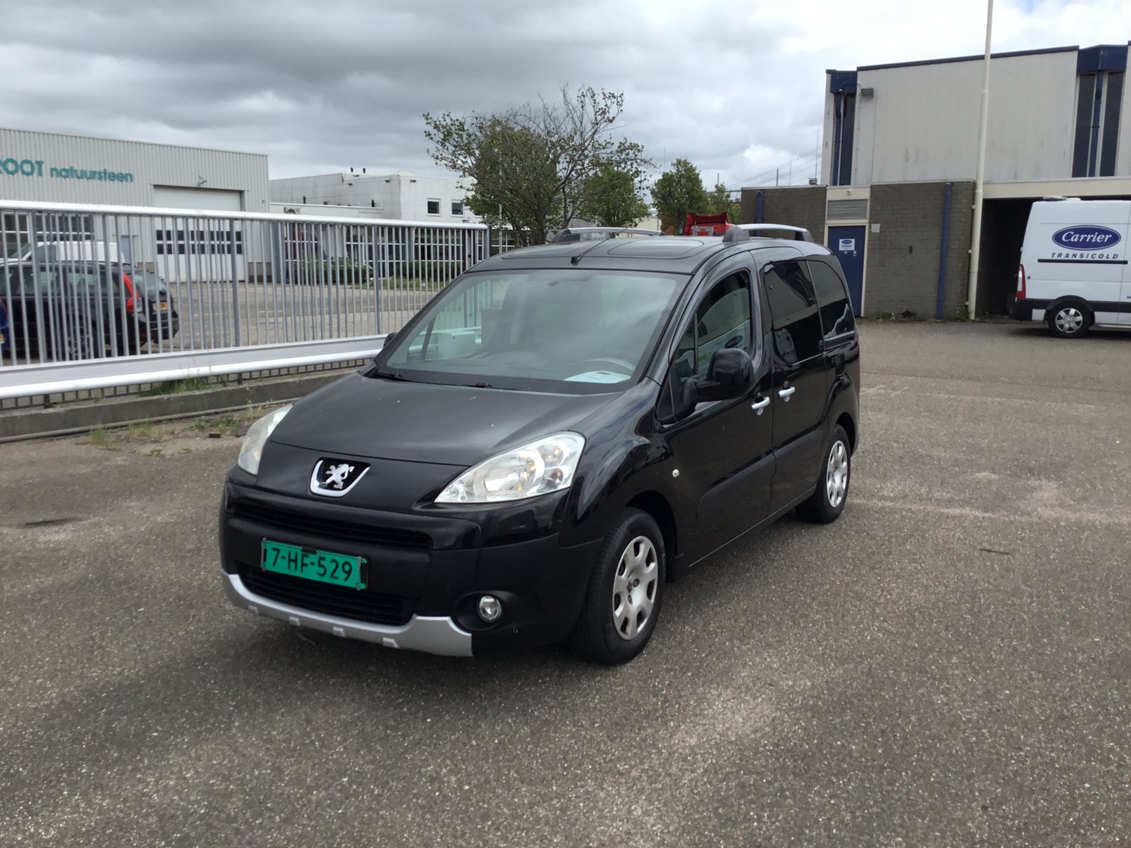Peugeot Partner Tepee 1.6 VTi Outdoor 2010 - voorkant