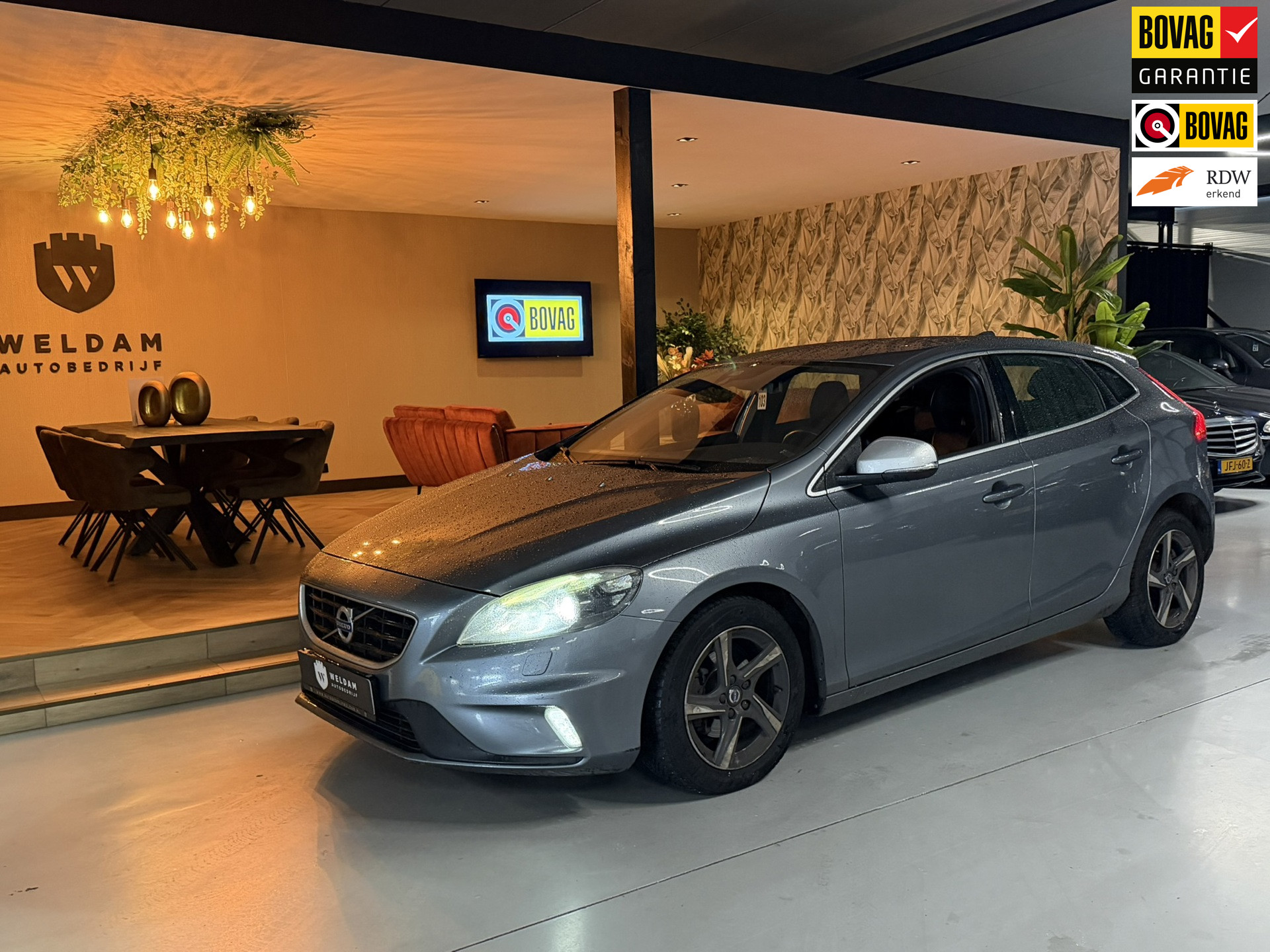 Volvo V40 2.0 D2 R-Design Business |NAP|Leder|PDC|Navi|Clima|Cruise|Rijklaar 2015 - voorkant