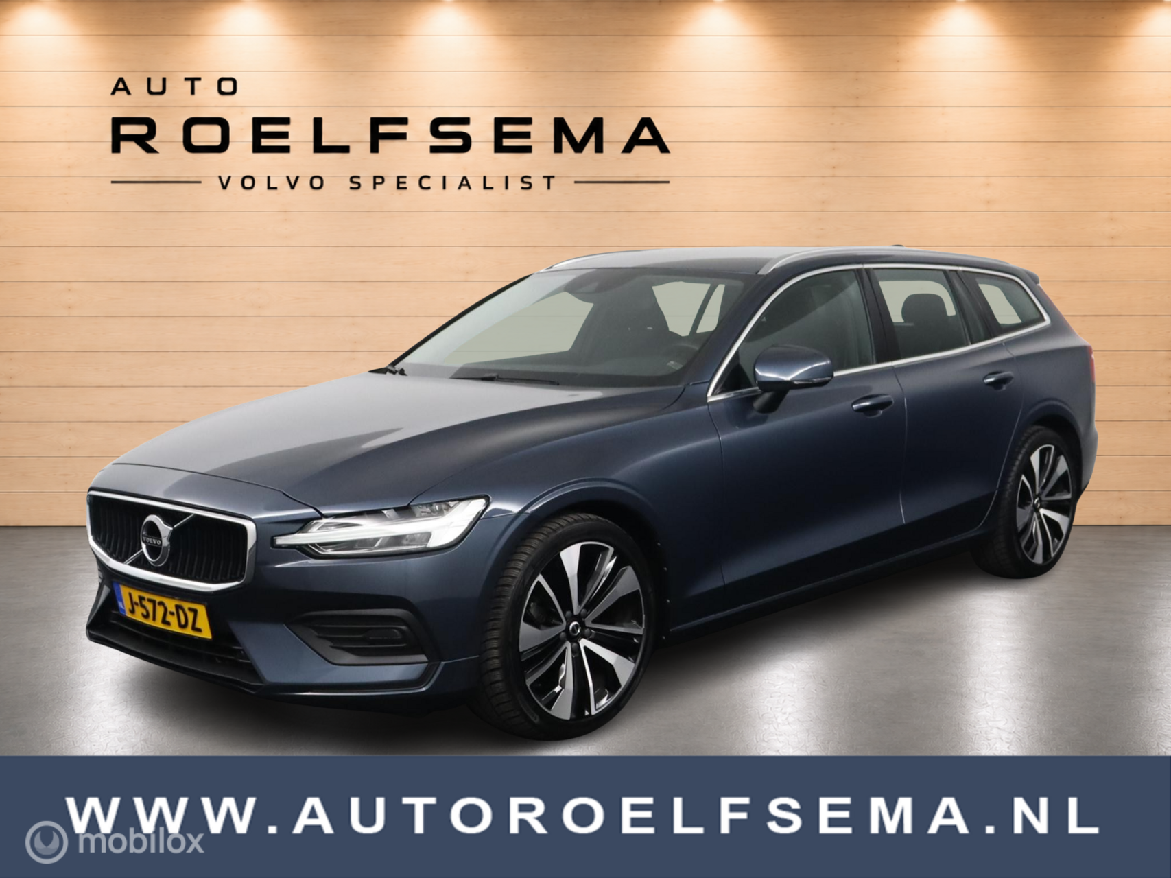Volvo V60 2.0 T4 Momentum Pro | Unieke km stand | 19" velgen | Cruise Control | Climate Control 2020 - voorkant