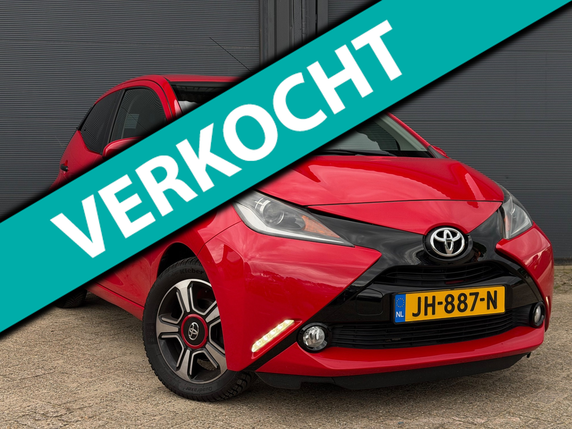 Toyota Toyota Aygo 1.0 VVT-i x-play | Airco | A-Camera | Sport | 2016 - voorkant