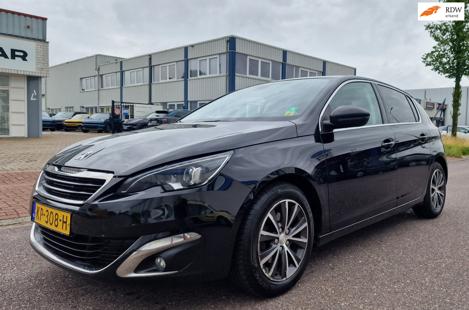 Peugeot 308 1.2 PureTech Blue Premium PANO NAVI PSENSOR CRUISE 2 X SLEUTELS 2016 - voorkant