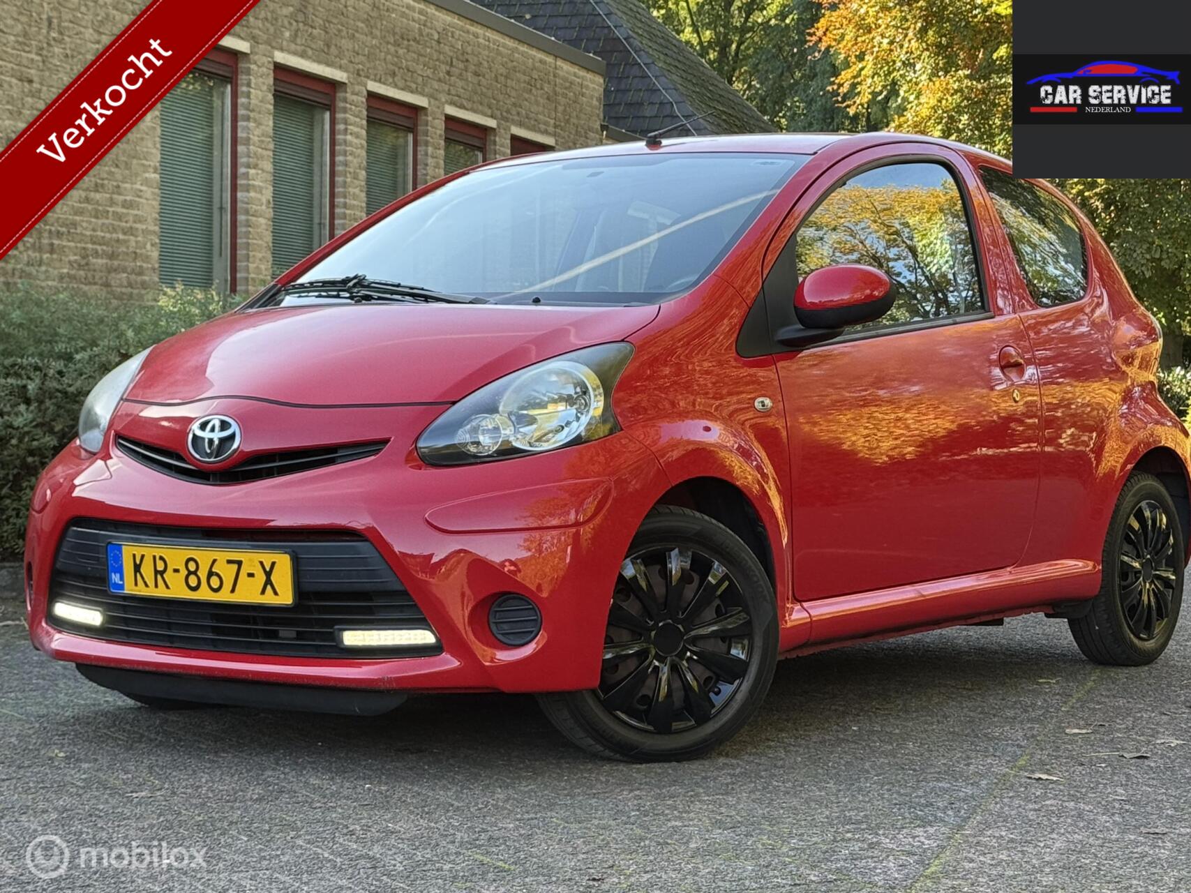 Toyota Aygo 1.0 VVT-i Aspiration/2013 APK/LED/AIRCO 2013 - voorkant