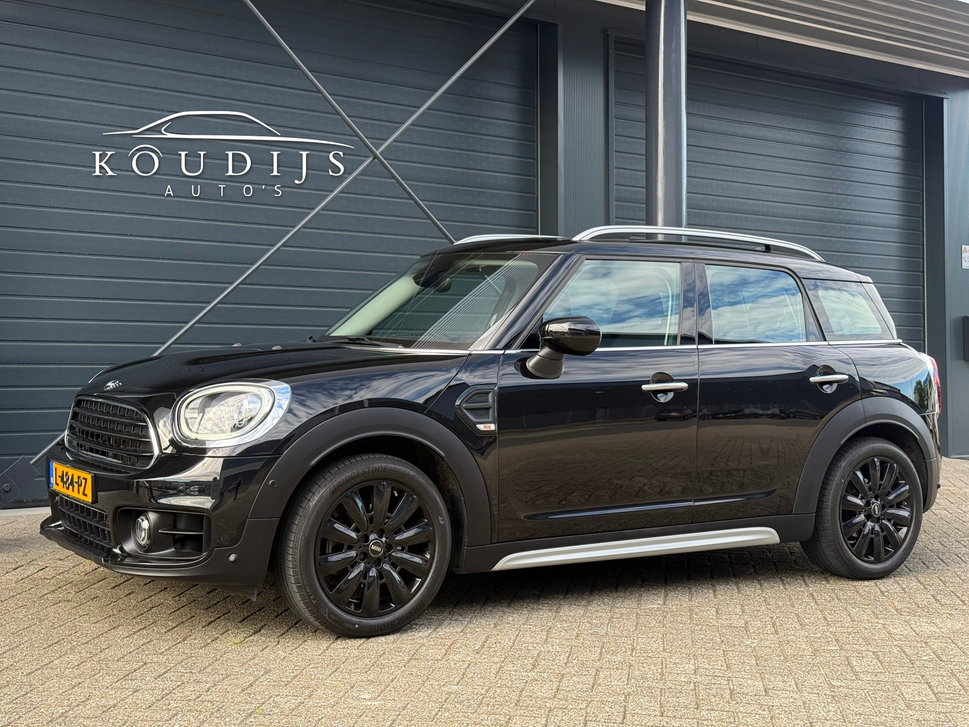 Foto van MINI COUNTRYMAN COOPER