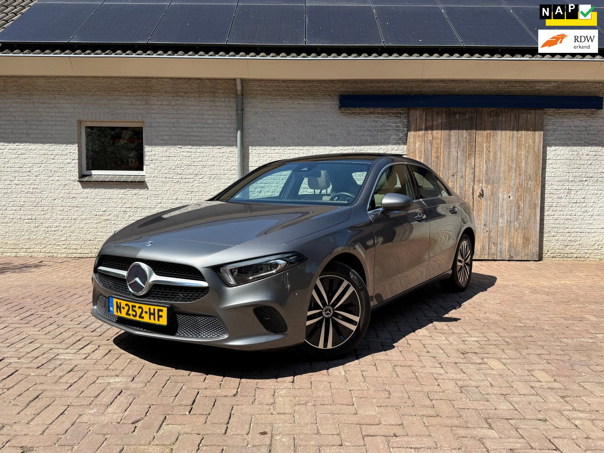 Mercedes-Benz A-klasse 250 e Bns Sol Luxury 2021 - voorkant