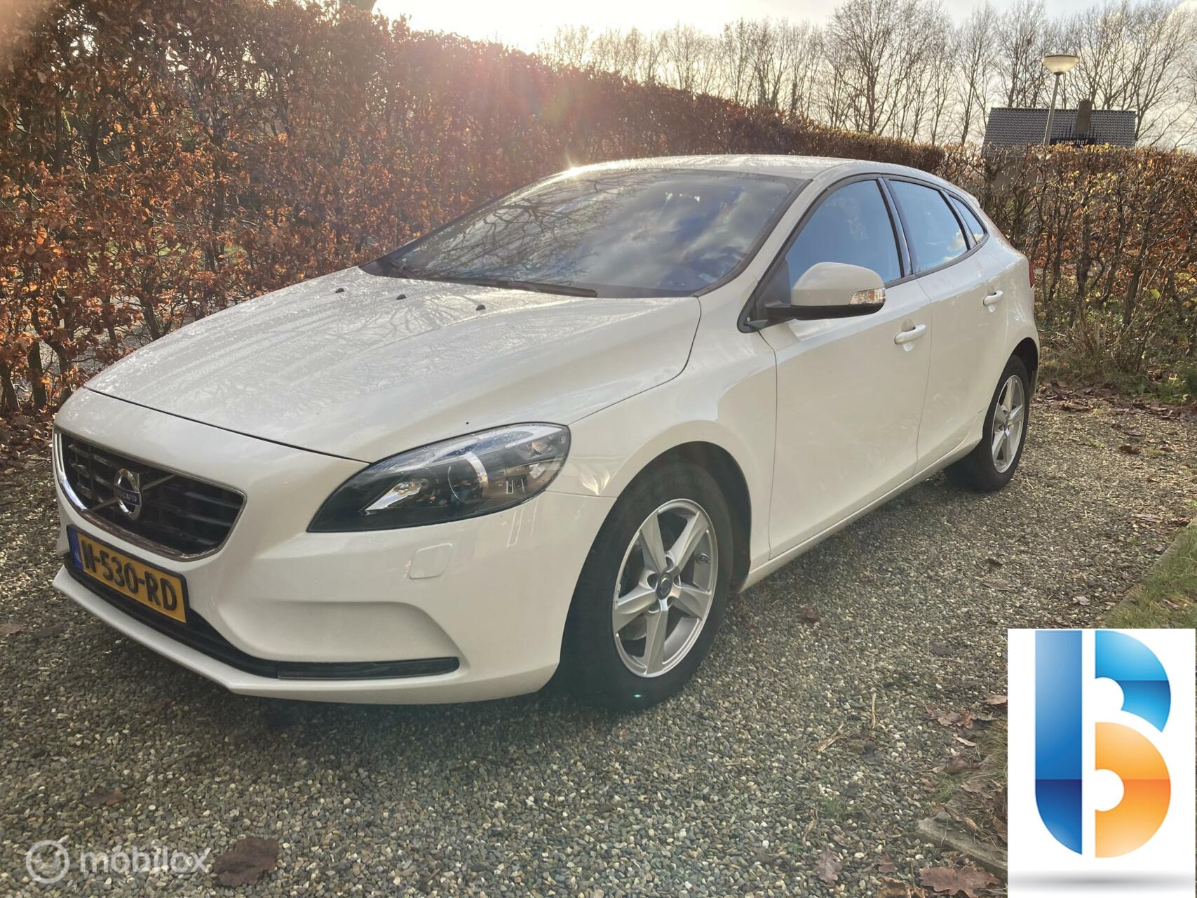 Volvo V40 1.6 T2 Summum 2014 - voorkant