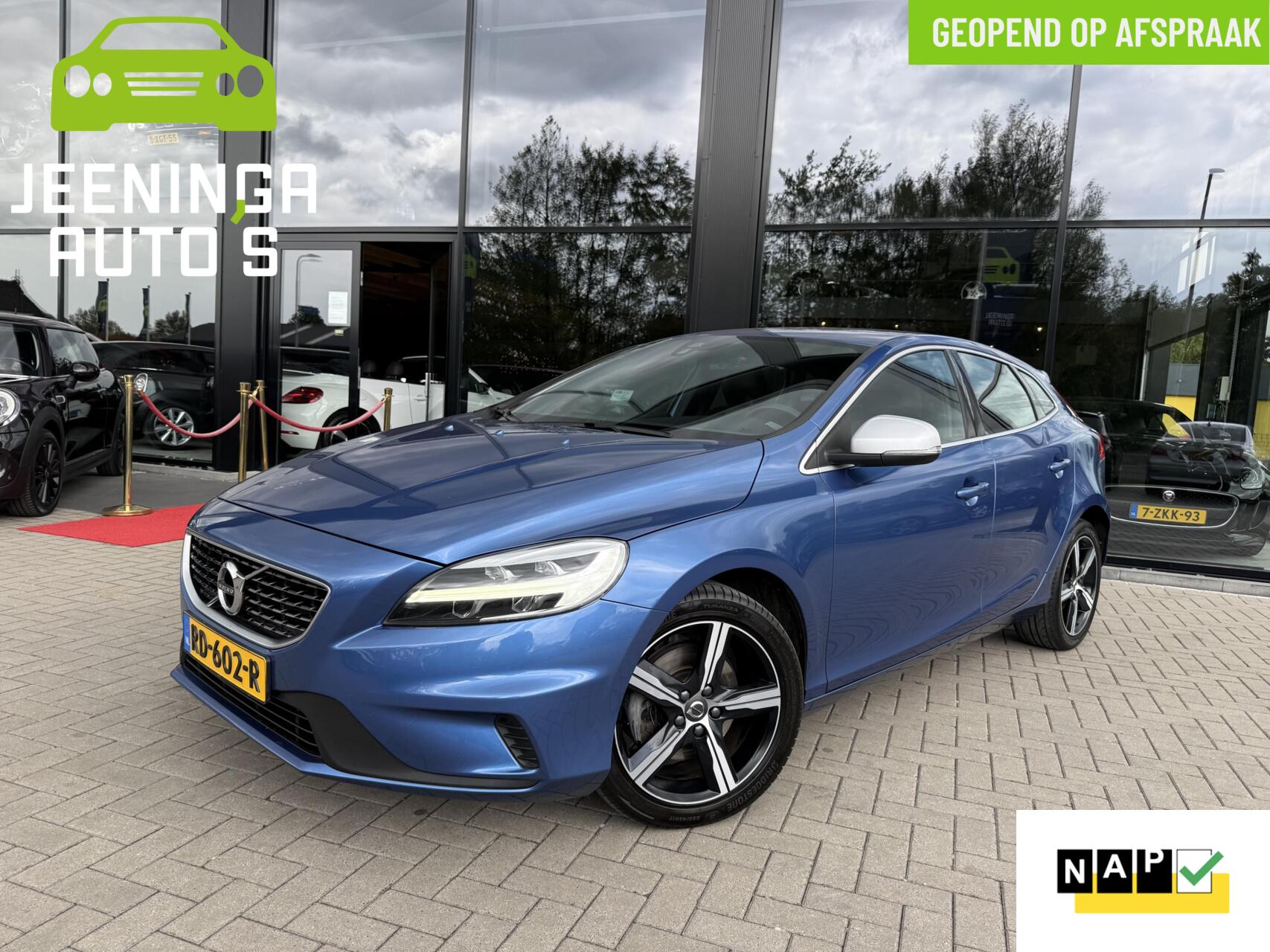 Volvo V40 2.0 T4 R-Design|Trekhaak|Navi|Stoelverwarming 2017 - voorkant