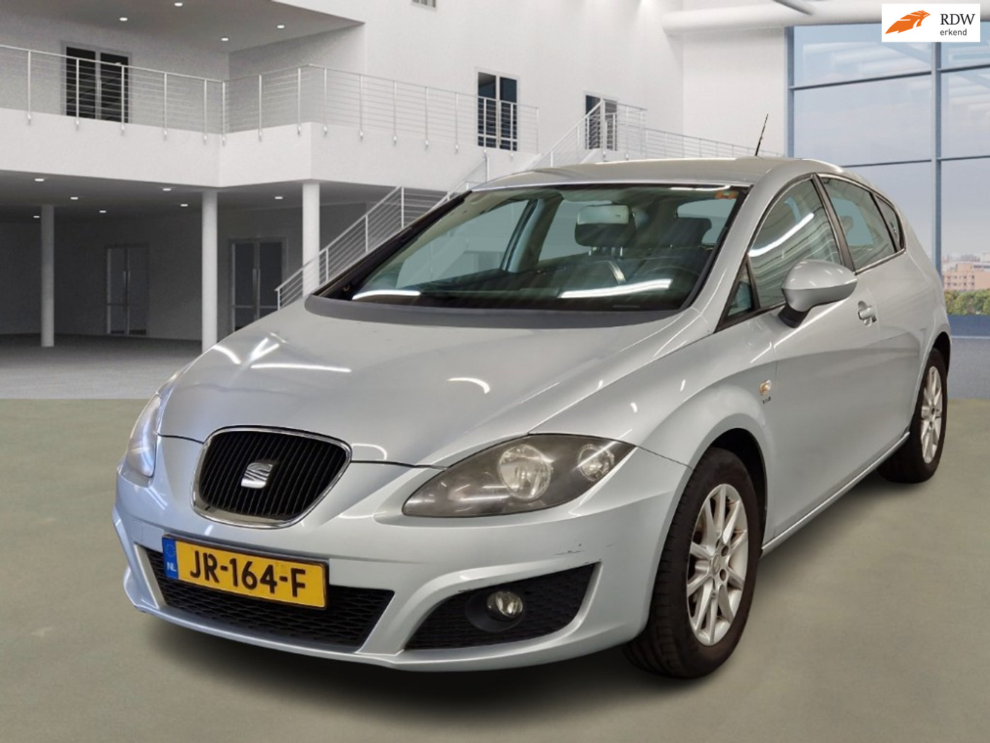 Seat Leon 1.4 TSI Style PSENSOR CRUISE TREKHAAK 2 X SLEUTELS 2011 - voorkant