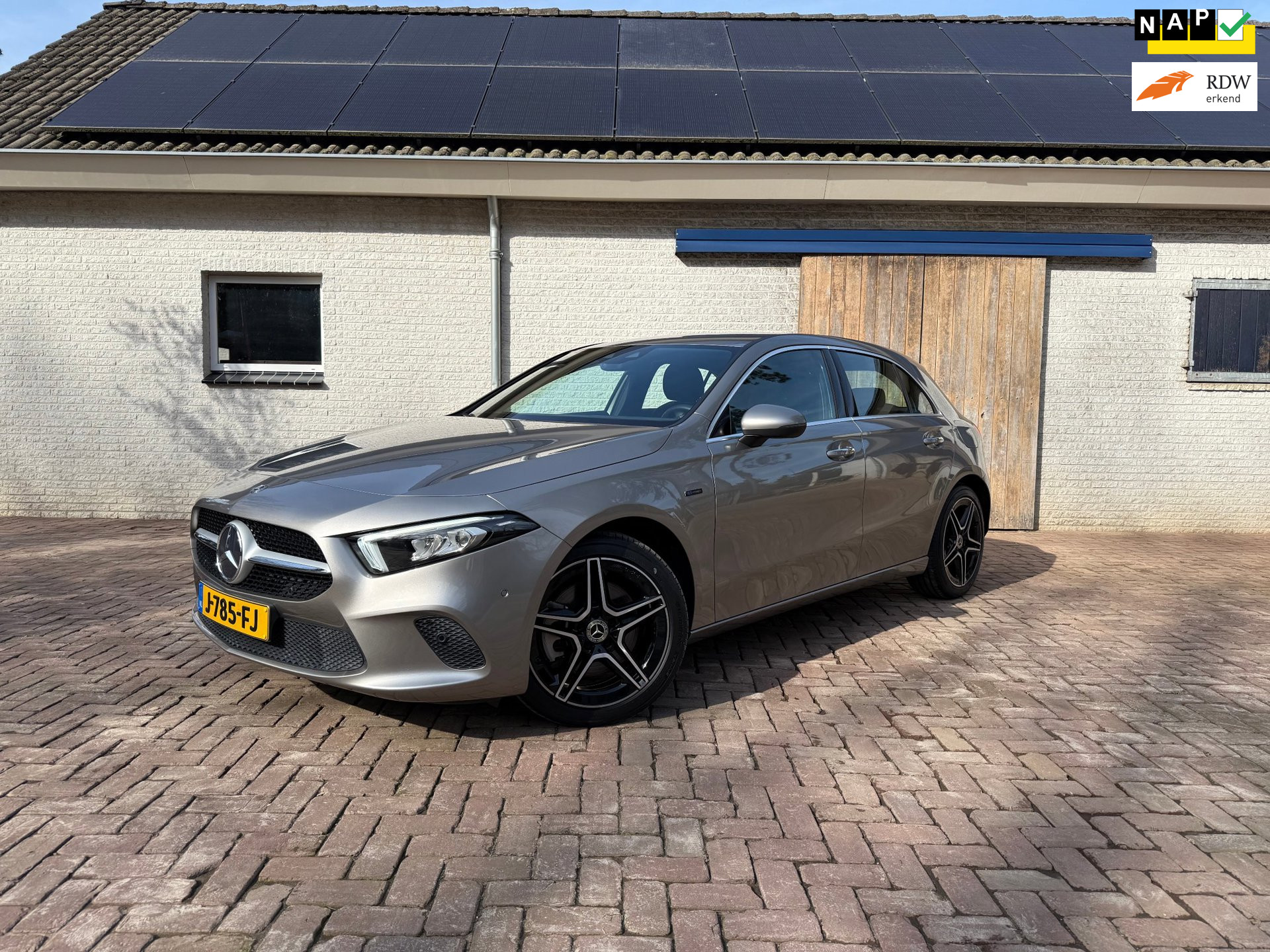 Mercedes-Benz A 250 E 250e Business Solution Luxury Limited AMG | NAP | DEALEROND | Virtual Display | Stoelvw 2020 - voorkant