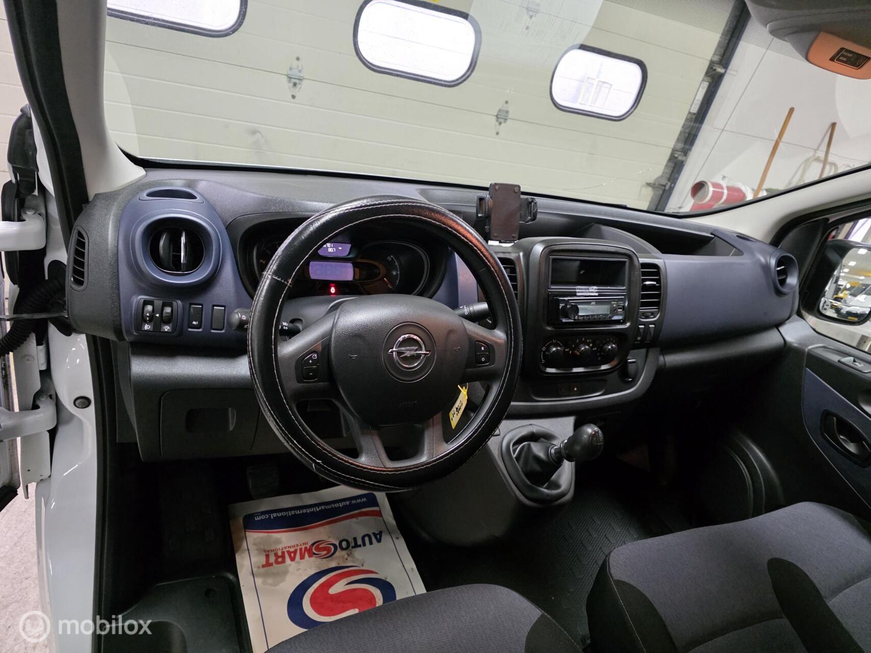 Foto van Opel Vivaro-b