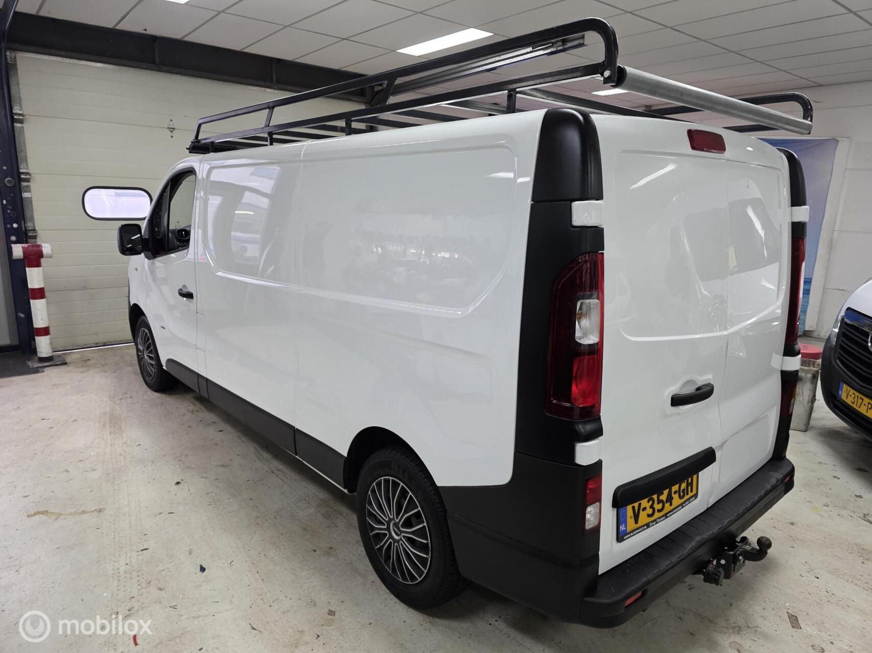 Foto van Opel Vivaro-b