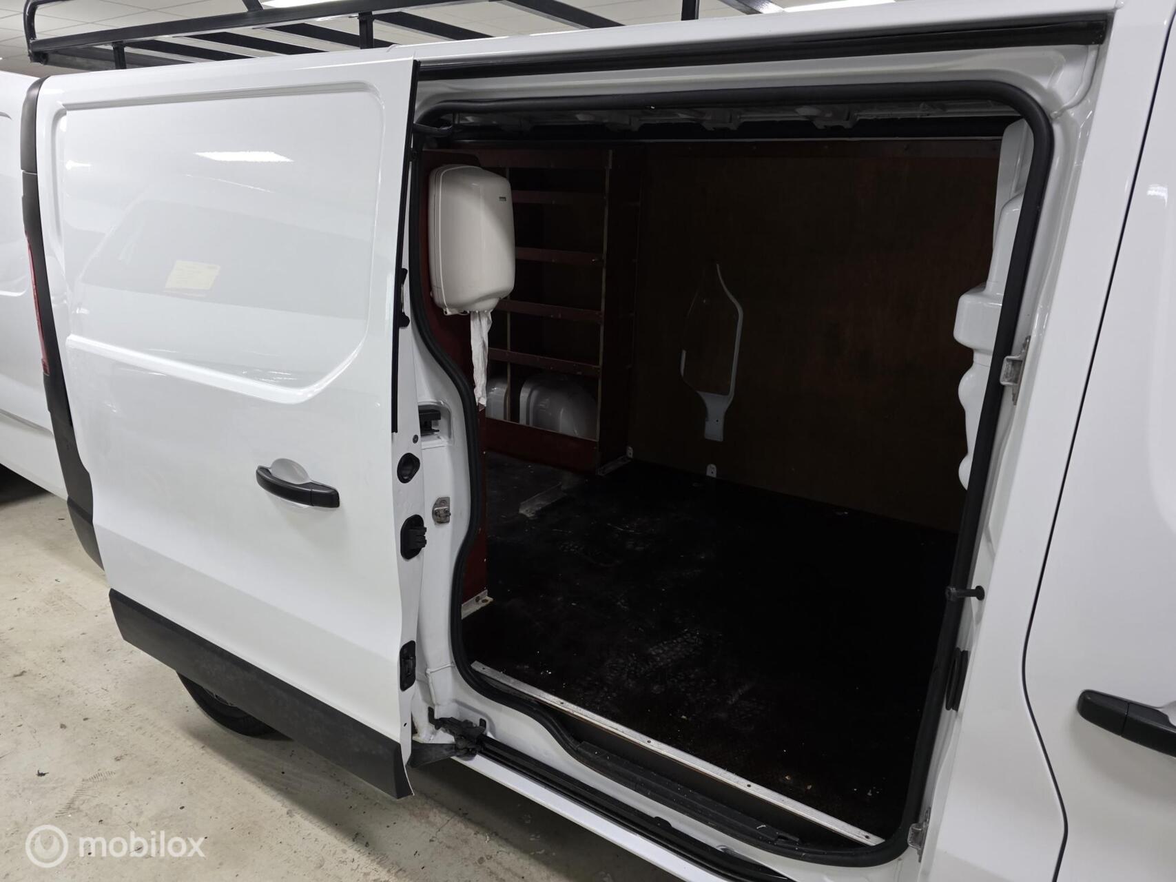Foto van Opel Vivaro-b