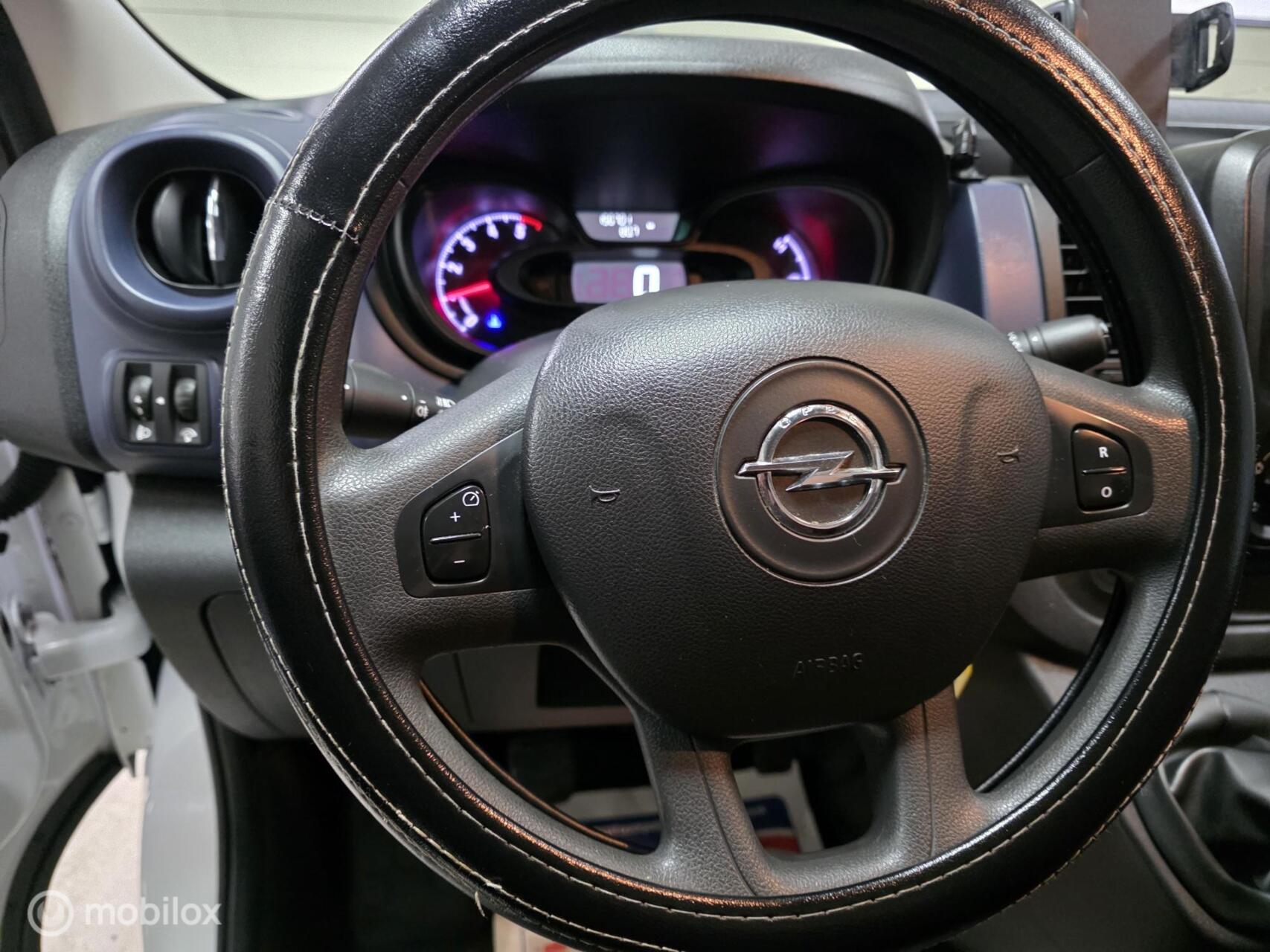 Foto van Opel Vivaro-b