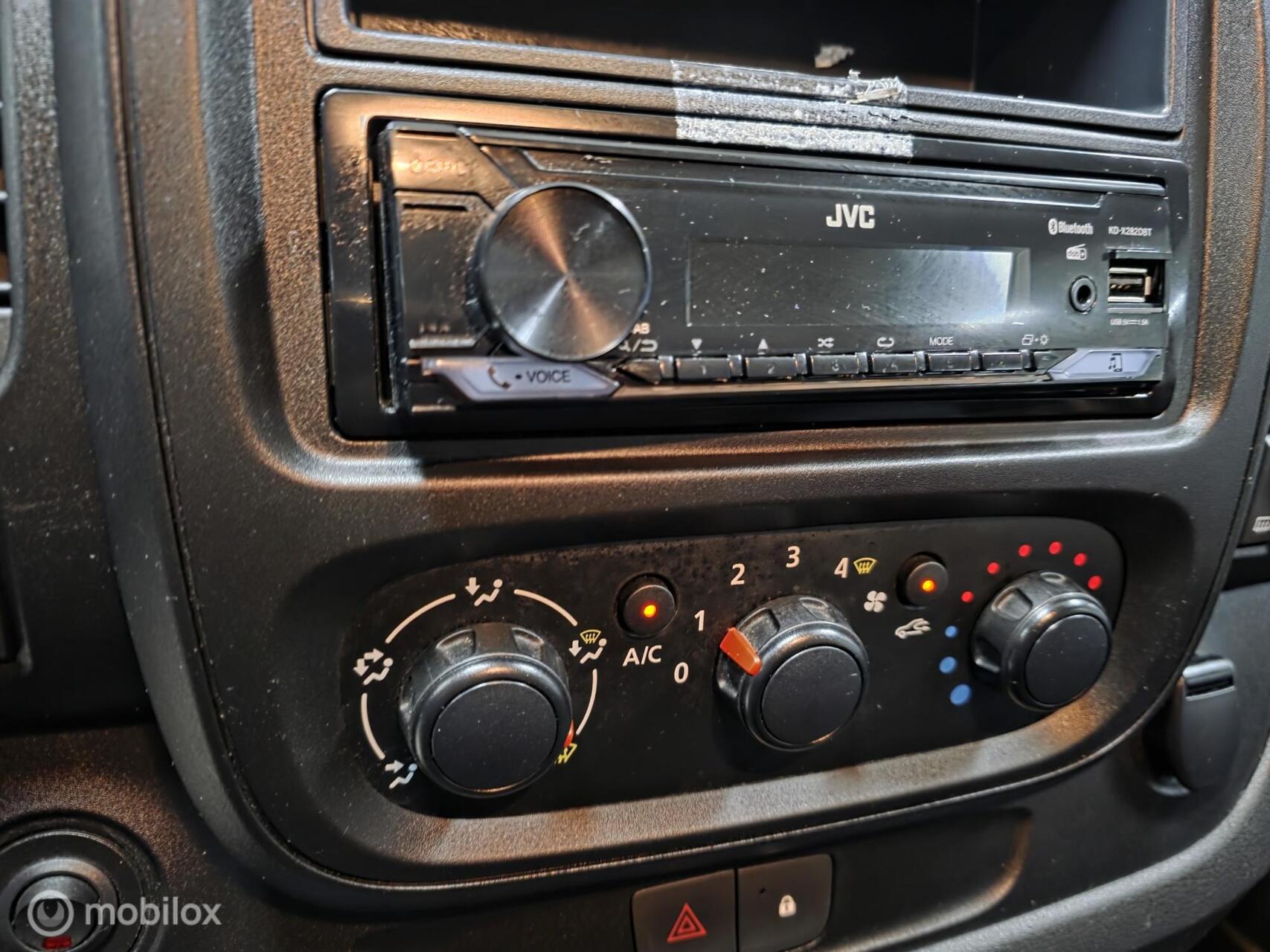 Foto van Opel Vivaro-b