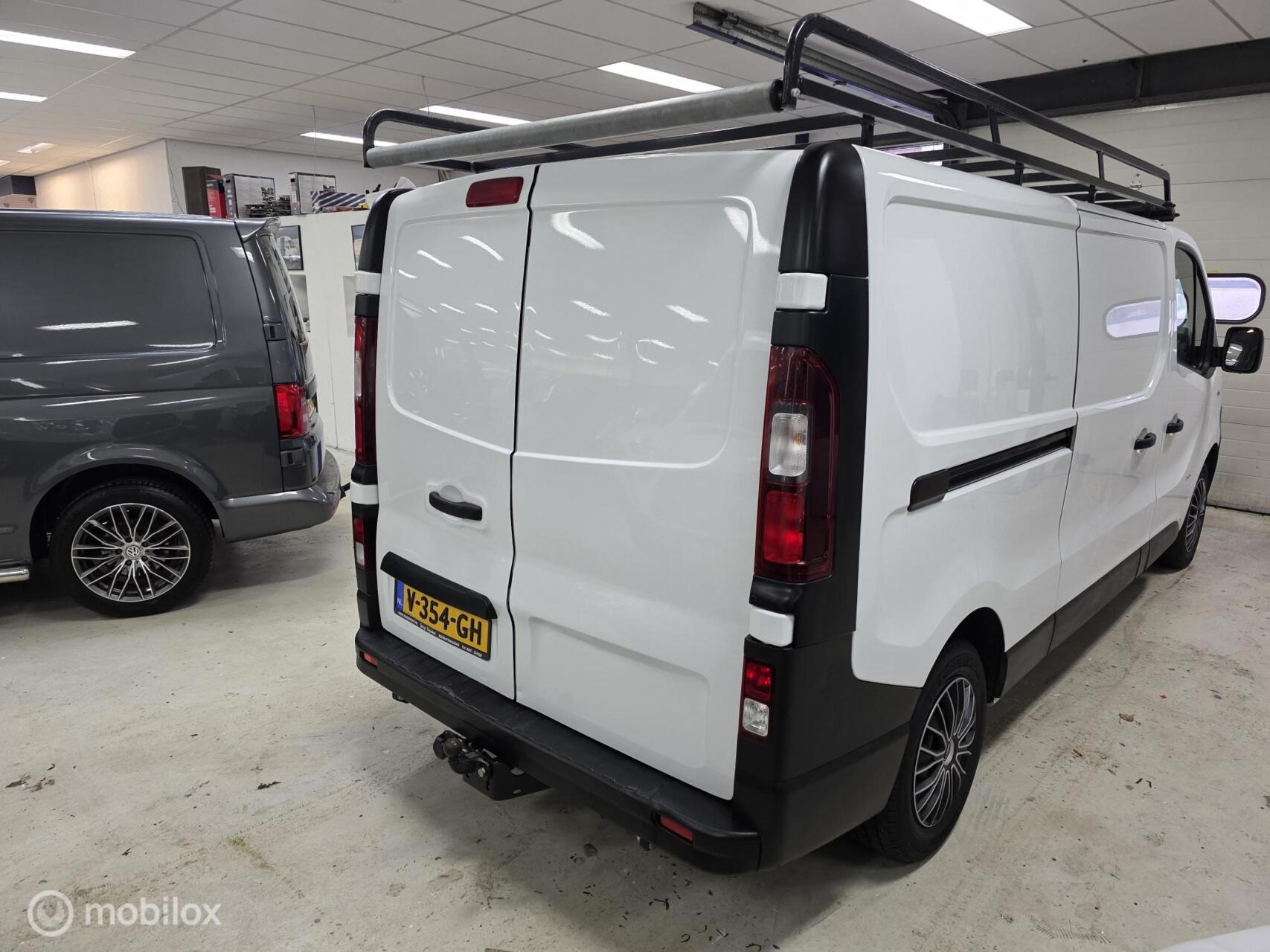 Foto van Opel Vivaro-b