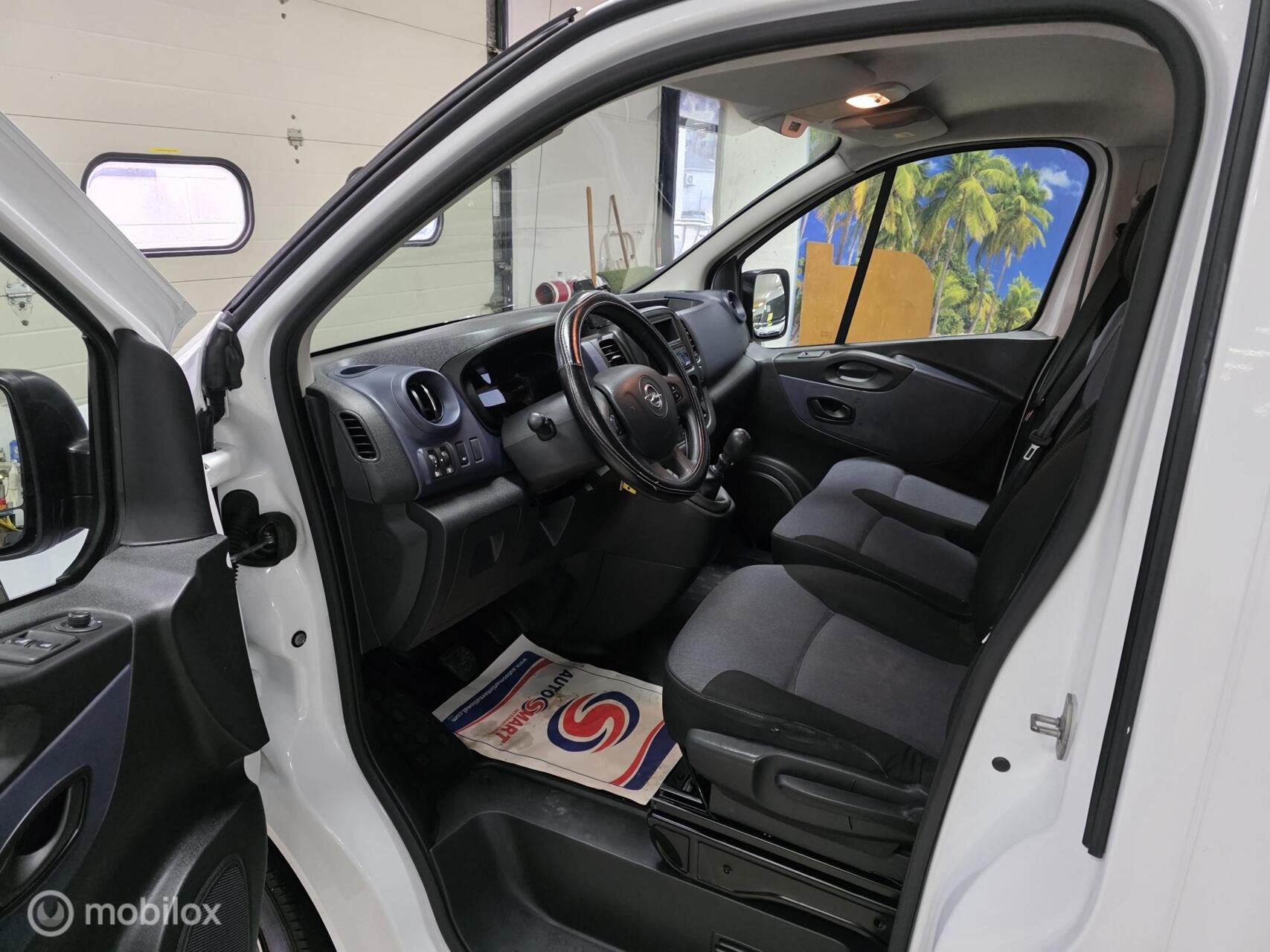 Foto van Opel Vivaro-b