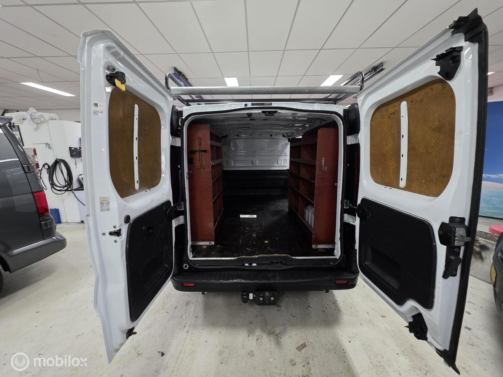 Foto van Opel Vivaro-b