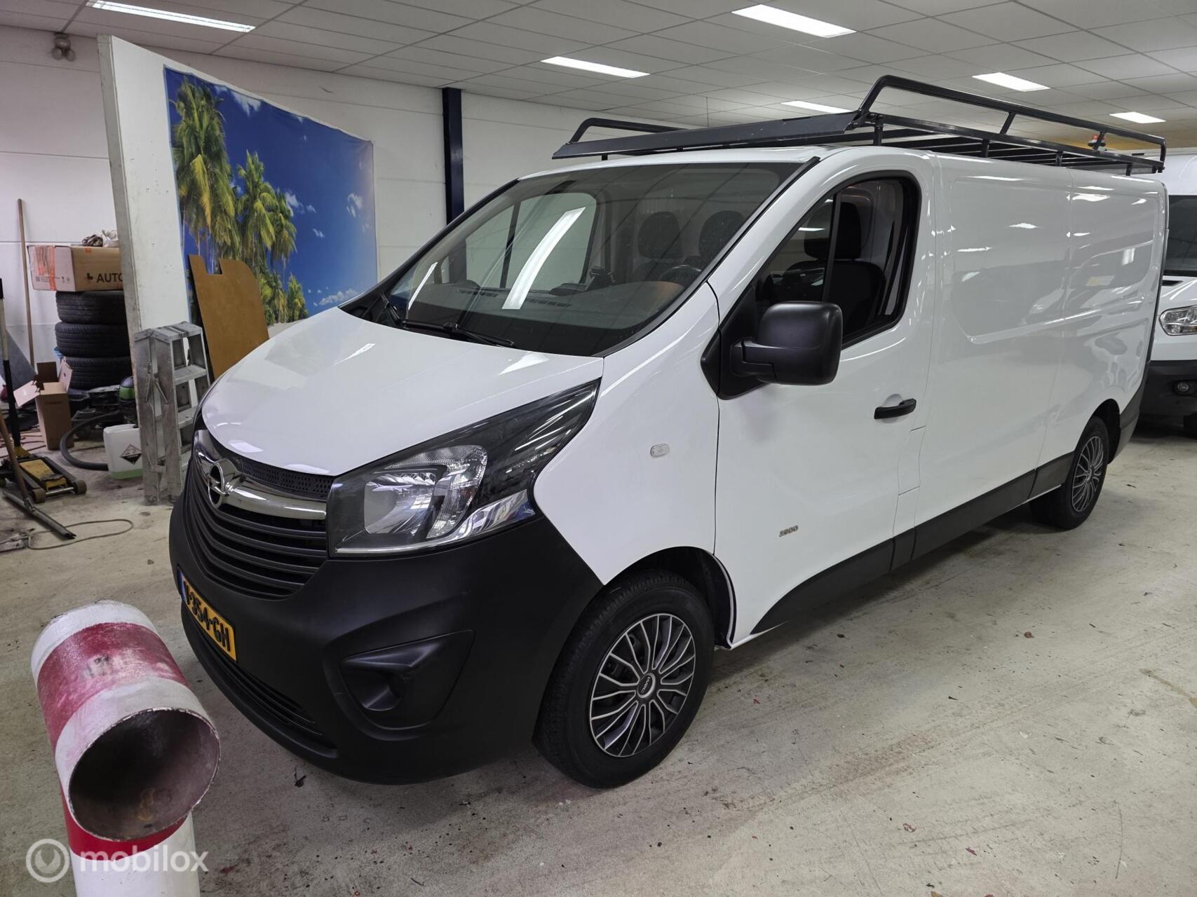 Foto van Opel Vivaro-b