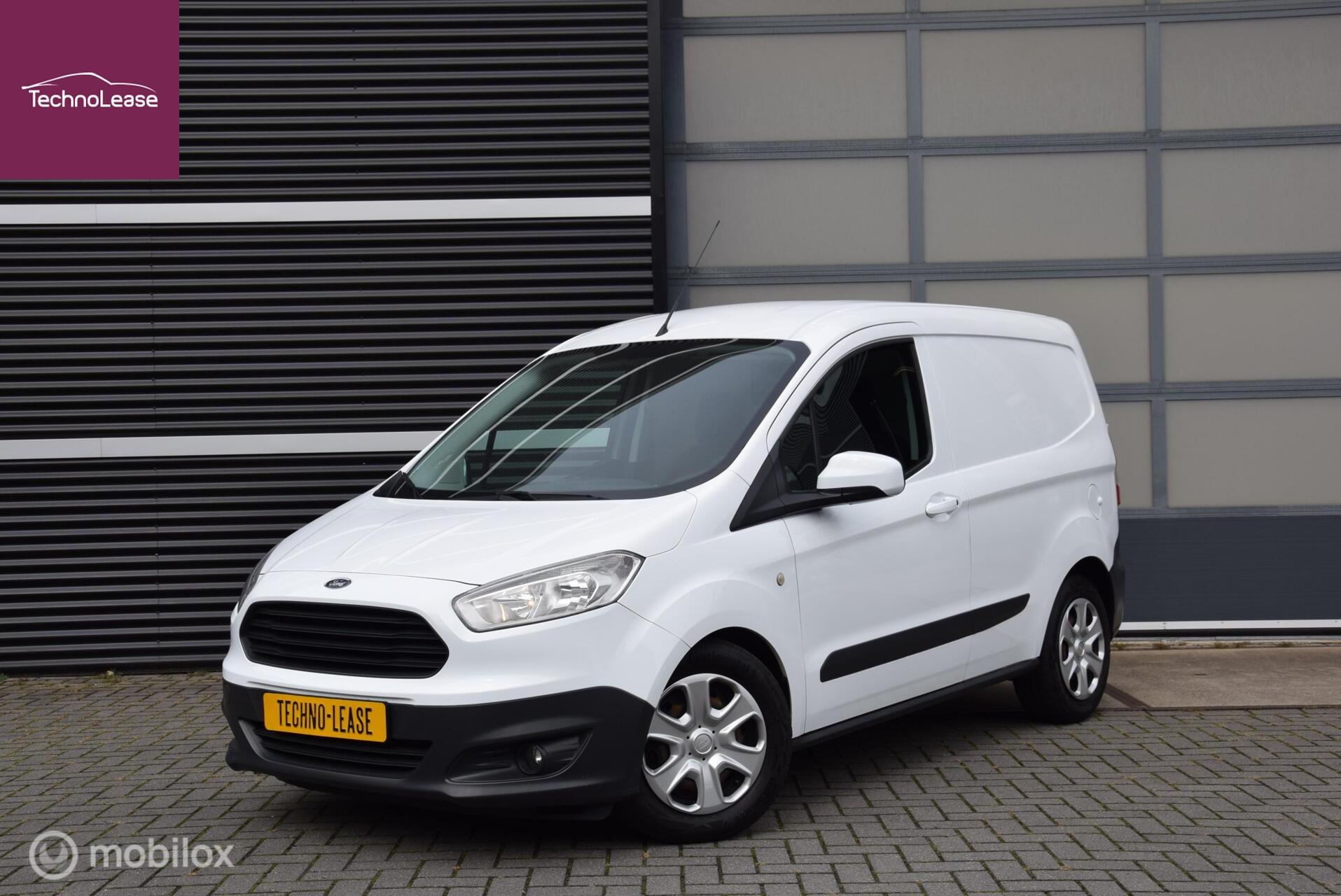 Ford Transit Courier 1.5 TDCI Trend Driver Assistance pakket + Bluetooth 2017 - voorkant
