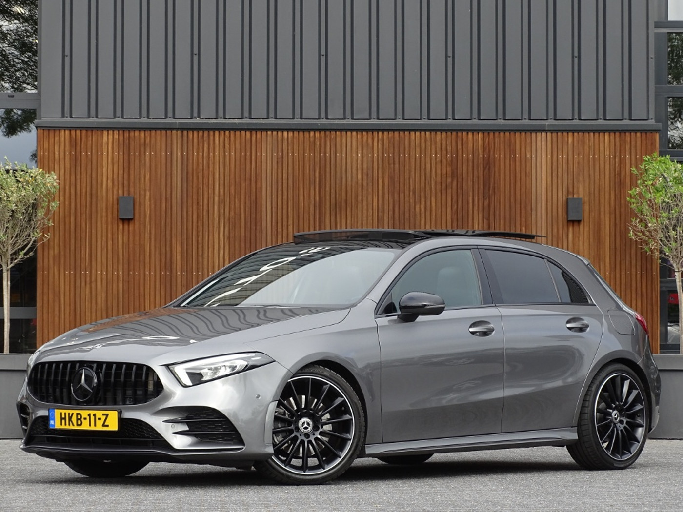 Mercedes-Benz A 220 220 automaat / Premium Plus / AMG-Pakket / LED 2019 - voorkant