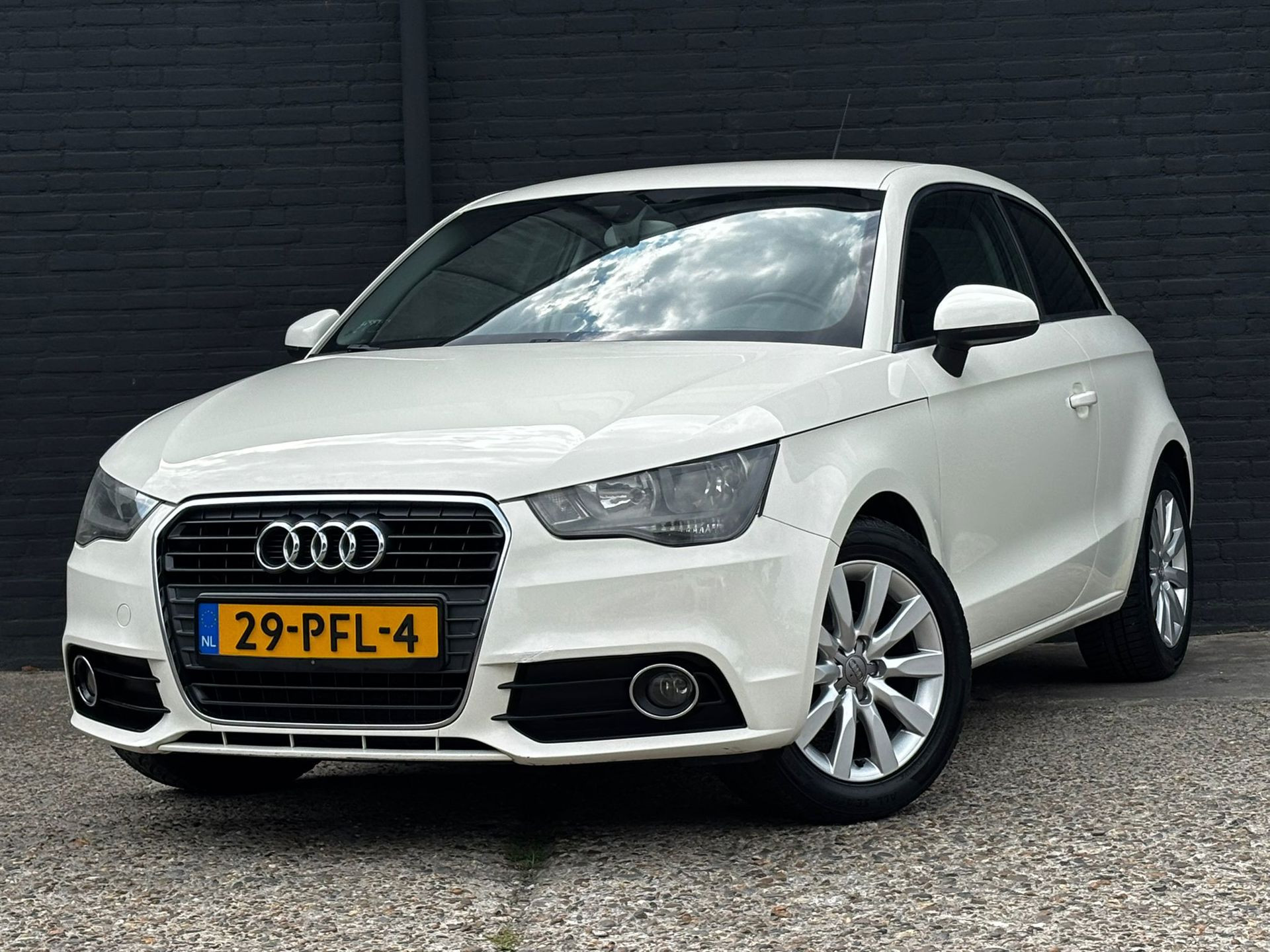 Audi Audi A1 1.2 TFSI Ambition Pro Line Business AIRCO | ELEK RAMEN | NAVI | CRUISE | NWE APK 2011 - voorkant