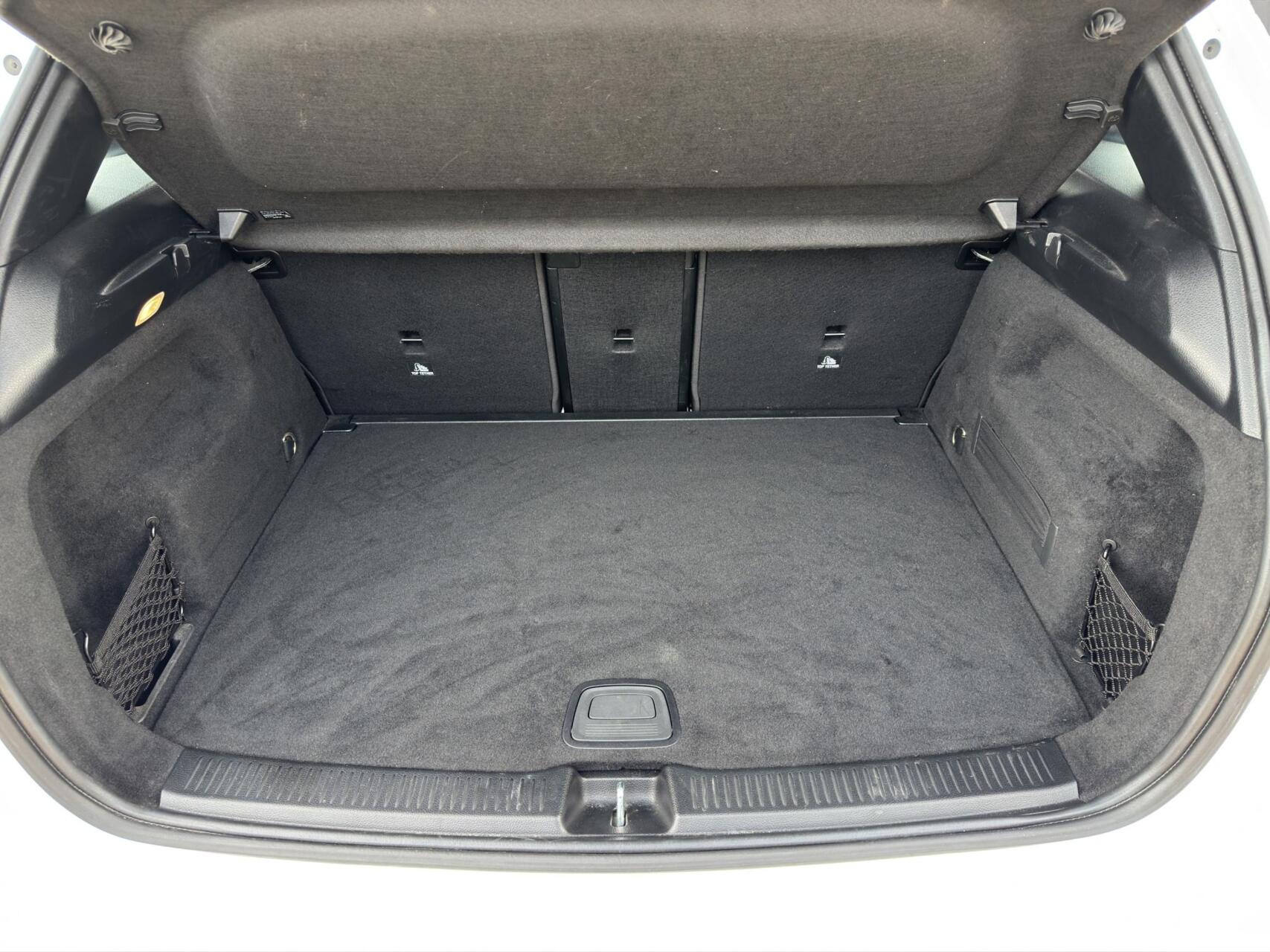 Foto van Mercedes-Benz B 200