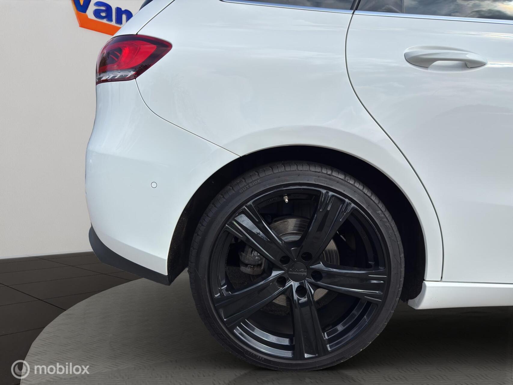Foto van Mercedes-Benz B 200