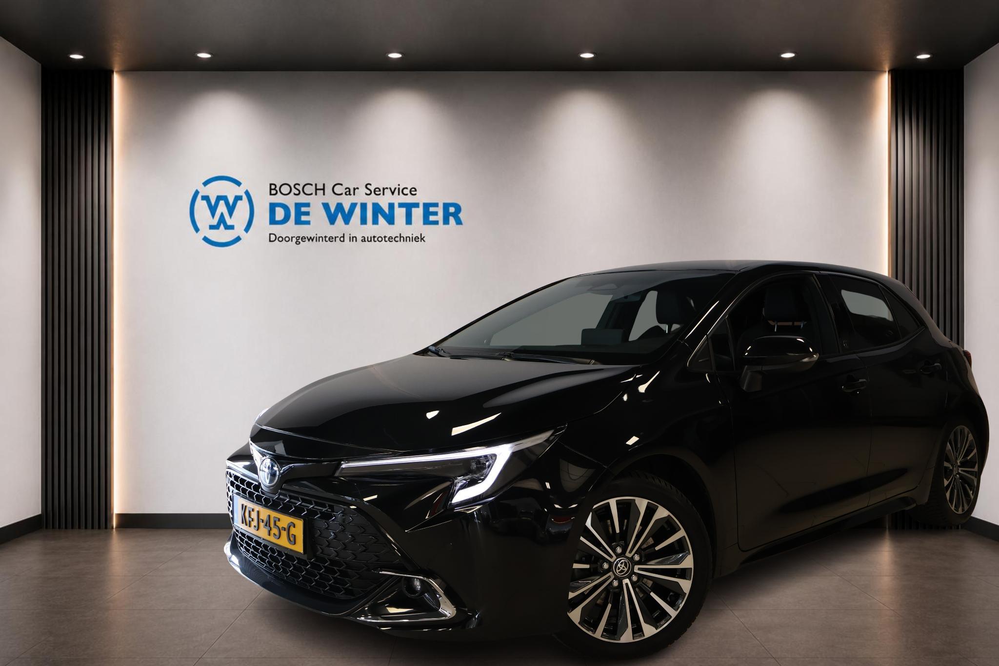 Toyota Toyota Corolla Hybrid 200 Business Plus / Team D 2024 - voorkant