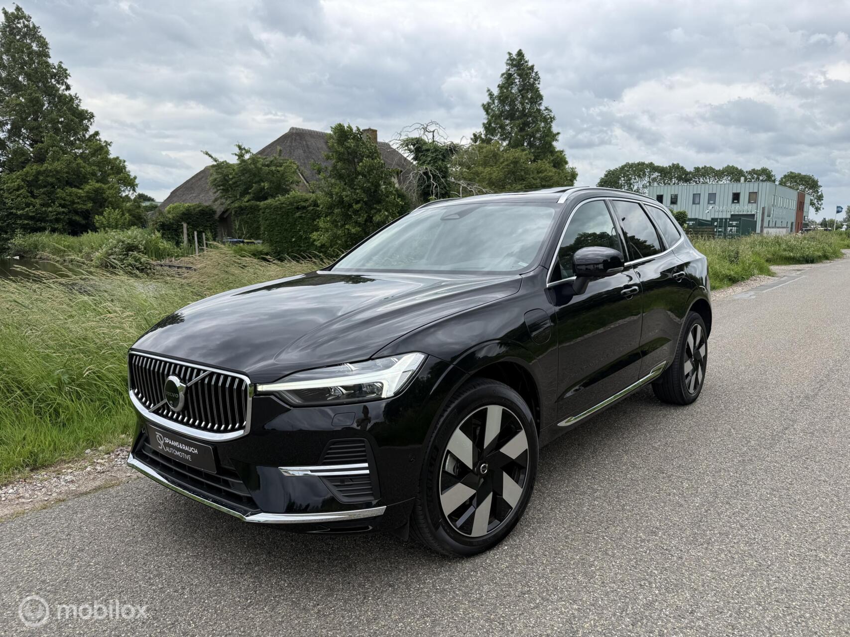 Volvo Xc60 2.0 T6 Plug-in AWD Ultra Bright/ B&W / Pano / 360 2024 - voorkant