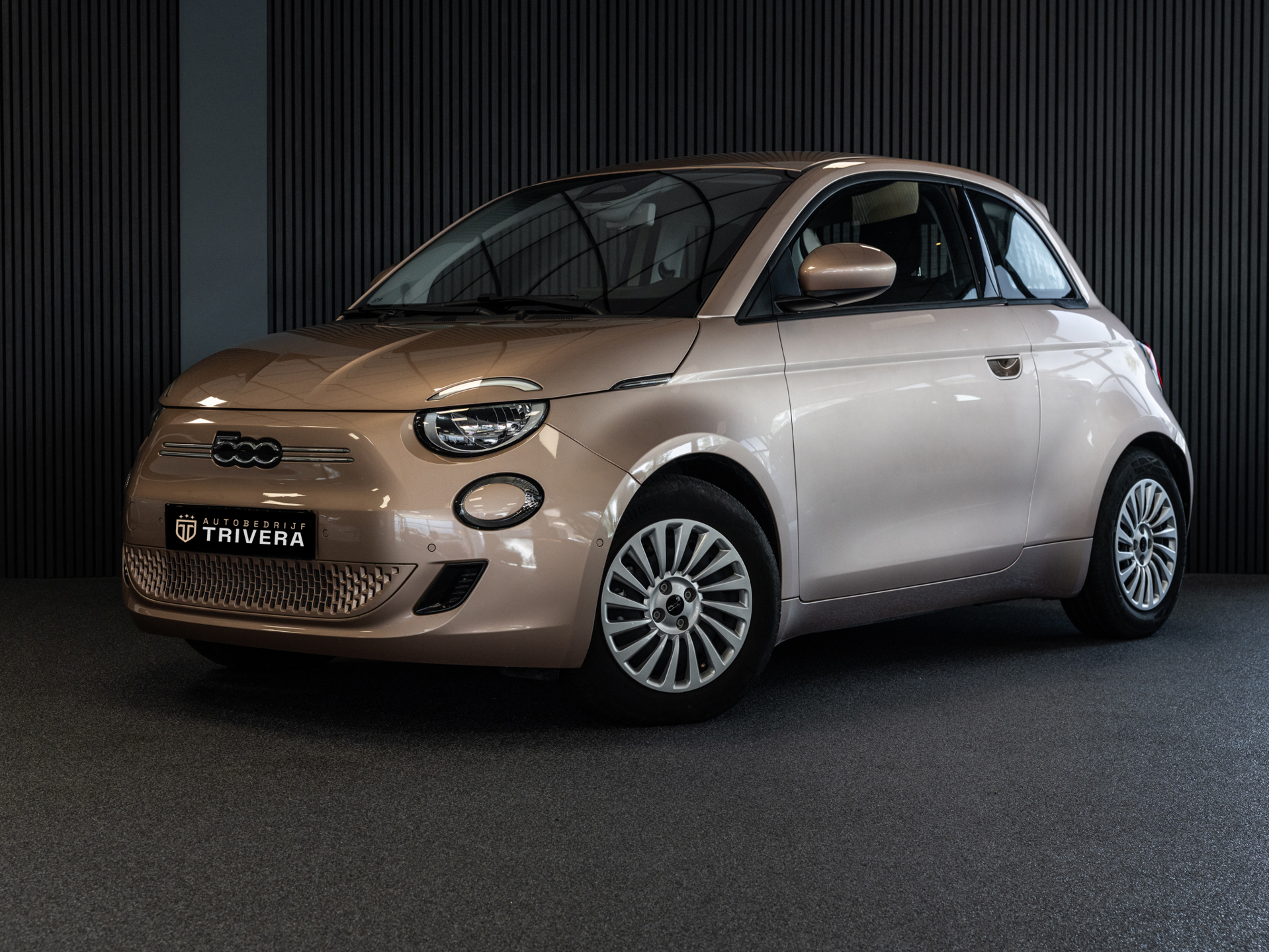 Fiat 500 Urban 24 kWh l SoH 95% l CAM. l CARPLAY l BTW Auto l CLIMA l Slechts 2.100km l ALS NIEUW 2023 - voorkant