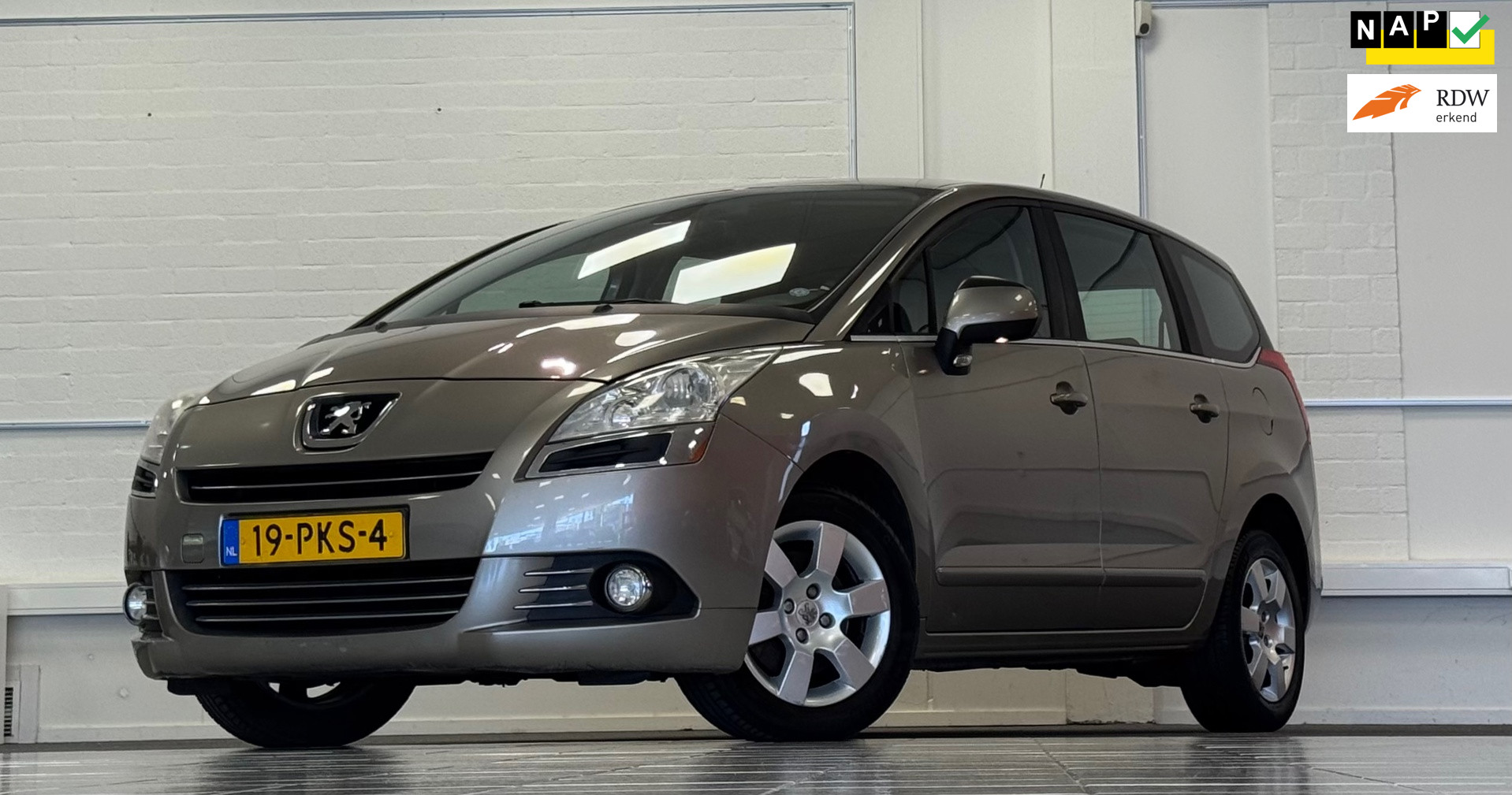 Peugeot 5008 1.6 THP ST 5p 2e Eigenaar 2011 - voorkant