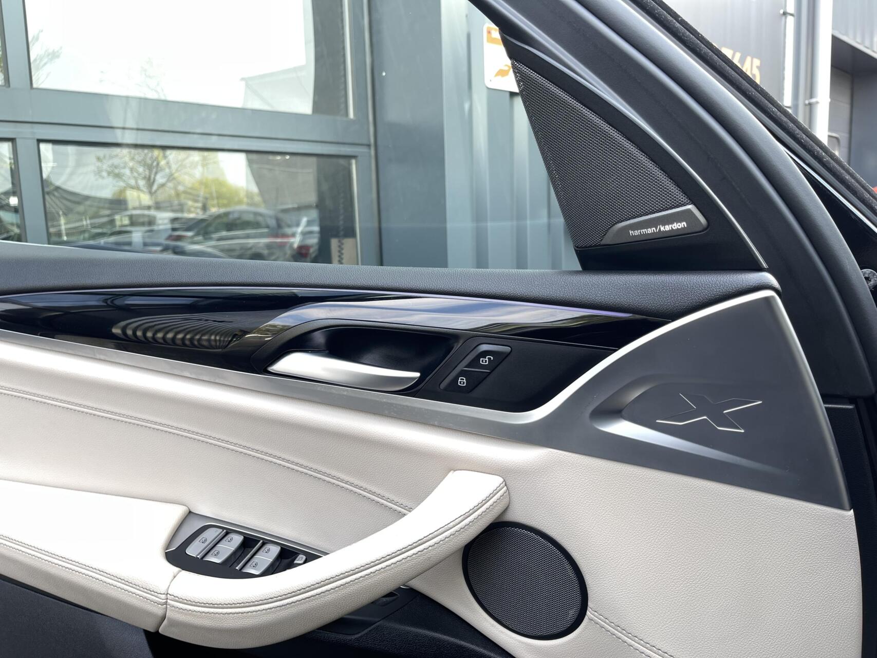 Foto van BMW X3 Xdrive20i