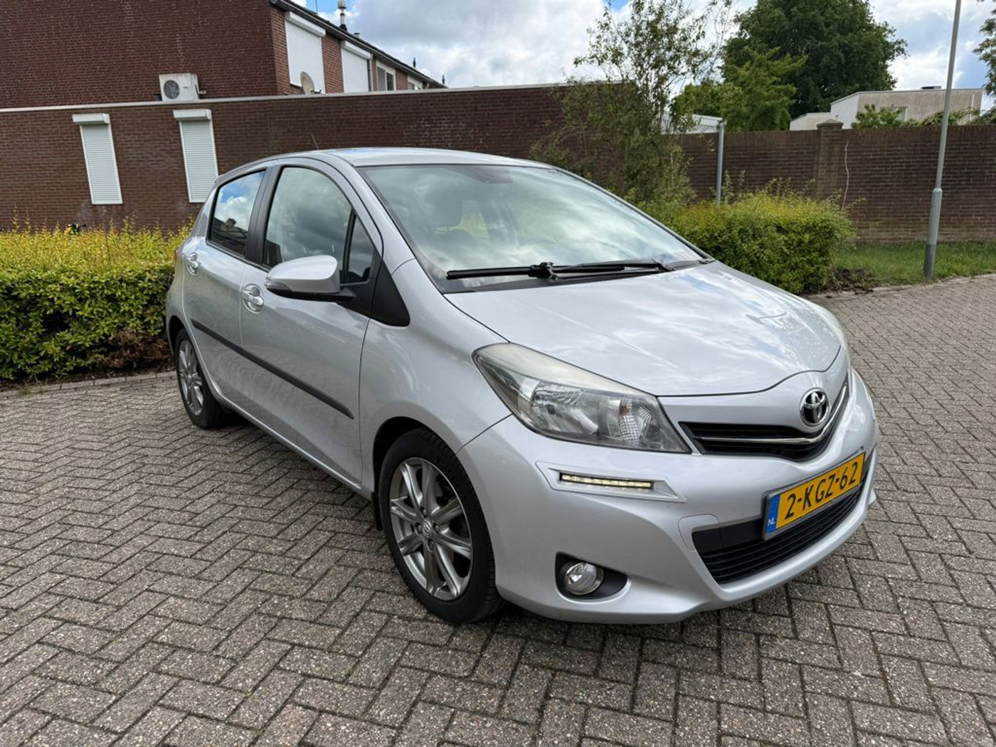 Toyota Toyota Yaris 1.3 VVT-i Dynamic 2013 - voorkant