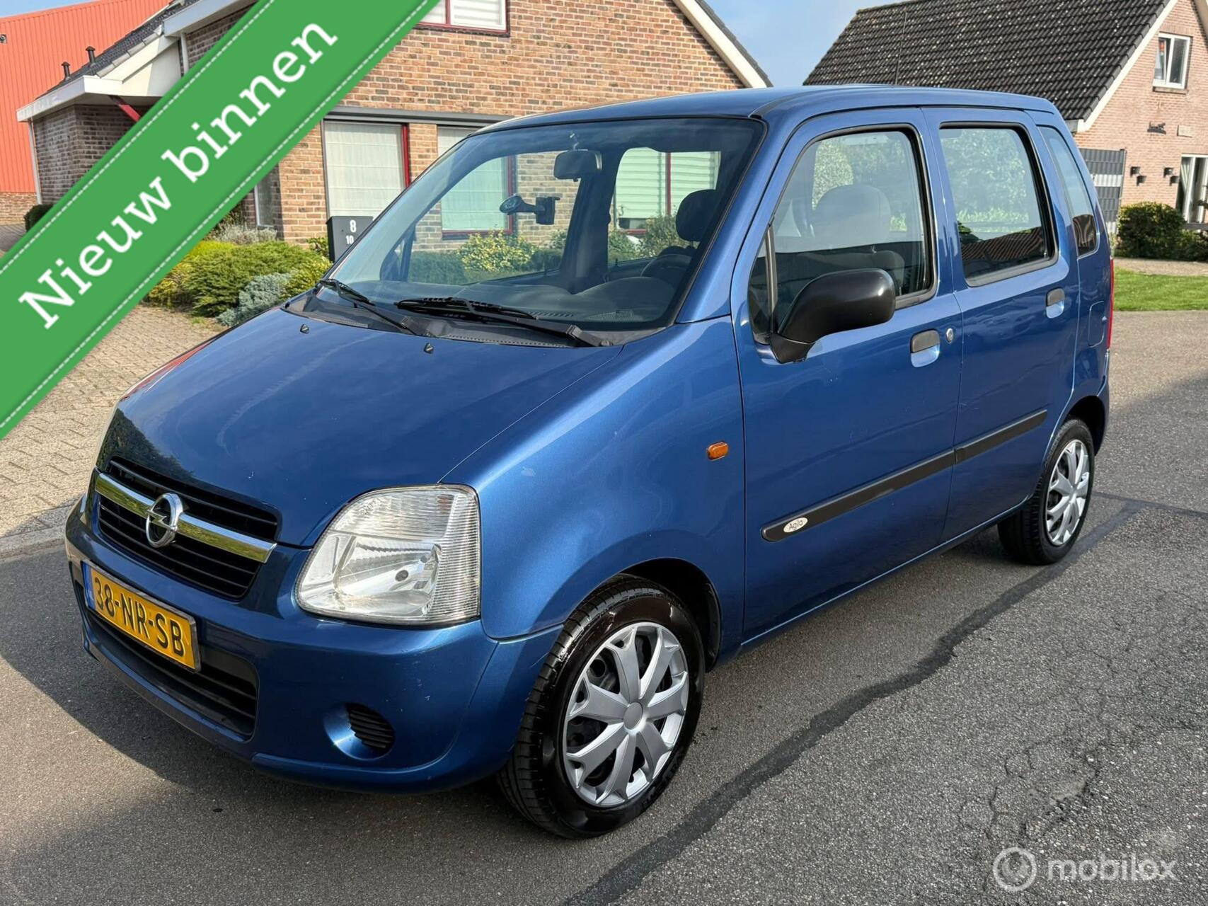 Opel Agila 1.0-12V Essentia 2004 - voorkant