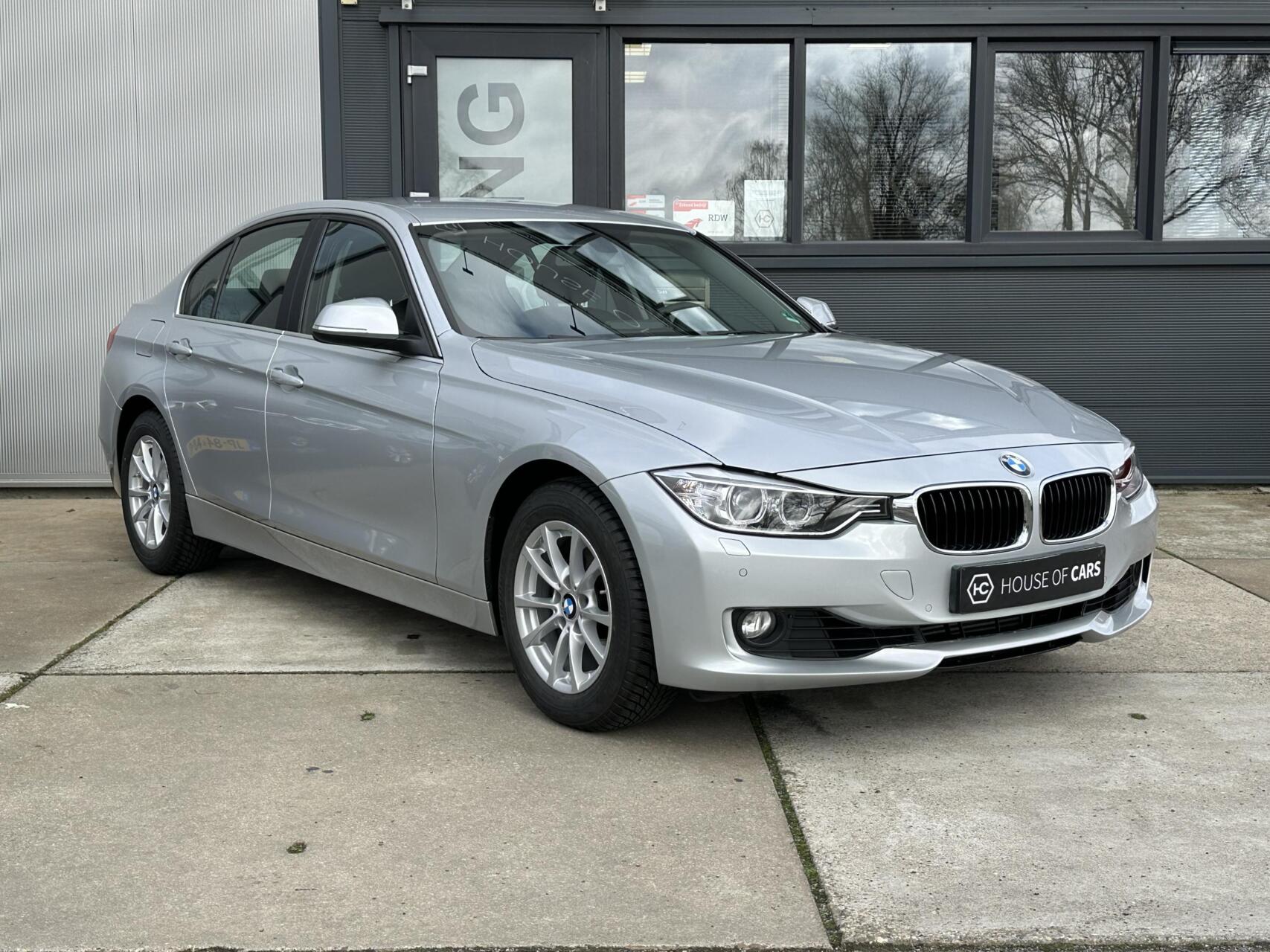 BMW 3-serie 320i Executive 2014 - voorkant