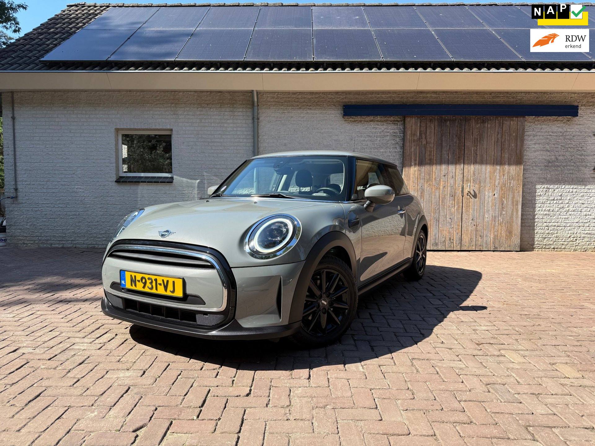 Mini One 1.5 One Essential | Facelift | Adaptive LED | Cruise | Camera 2022 - voorkant