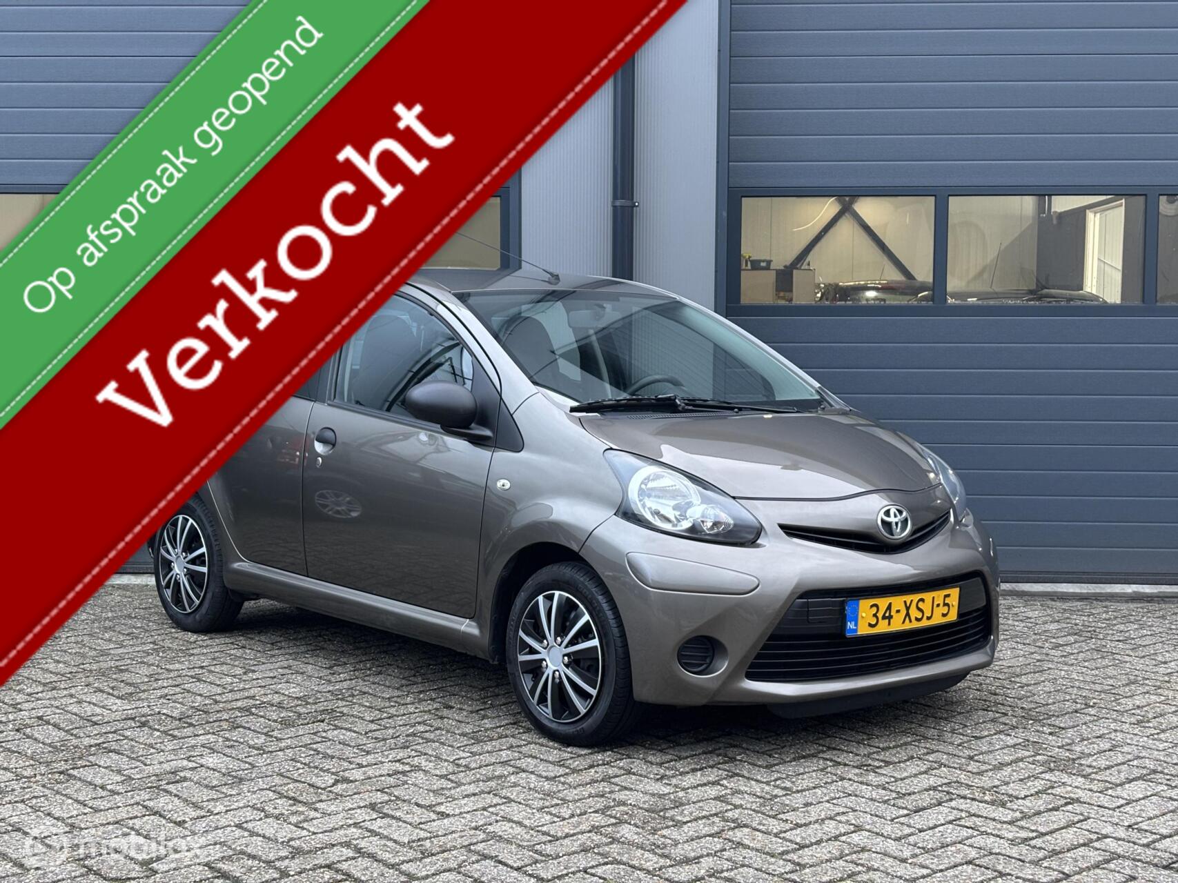 Toyota Toyota Aygo 1.0 VVT-i Comfort Uitvoering // Bwj 2012 2012 - voorkant