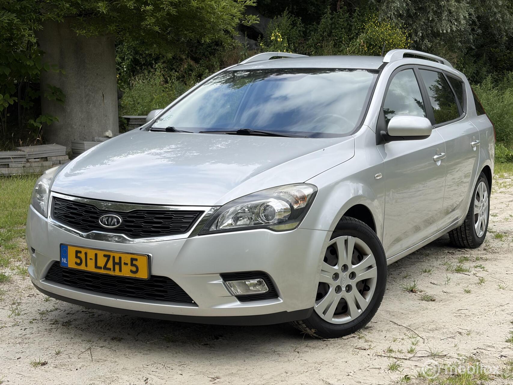 Kia Cee D 1.4 CVVT X-ecutive 2010 - voorkant