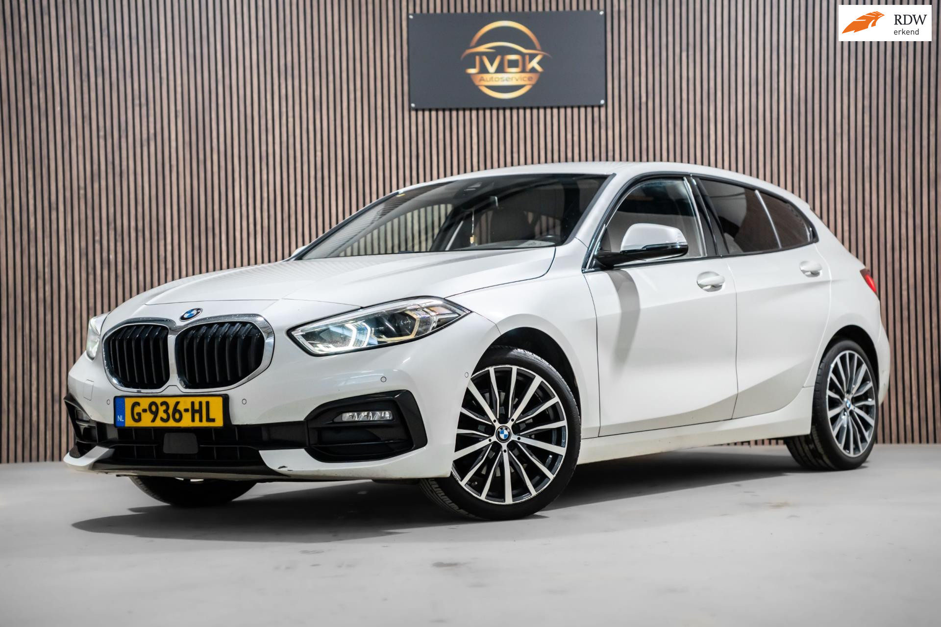 BMW 116d 116d Corporate Executive LED AUT NAVI 2019 - voorkant