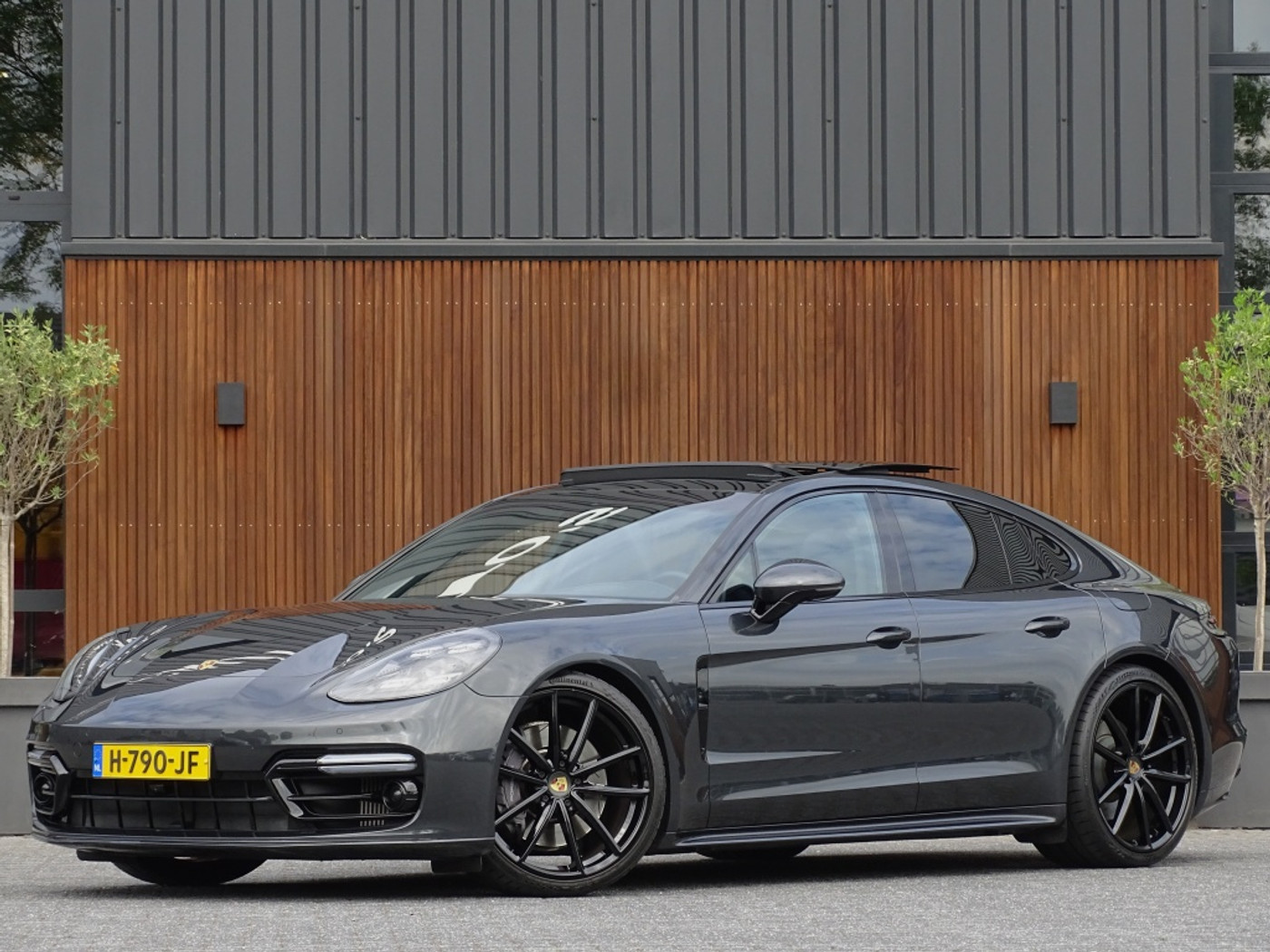 Foto van PORSCHE PANAMERA 4 E-HYBRID
